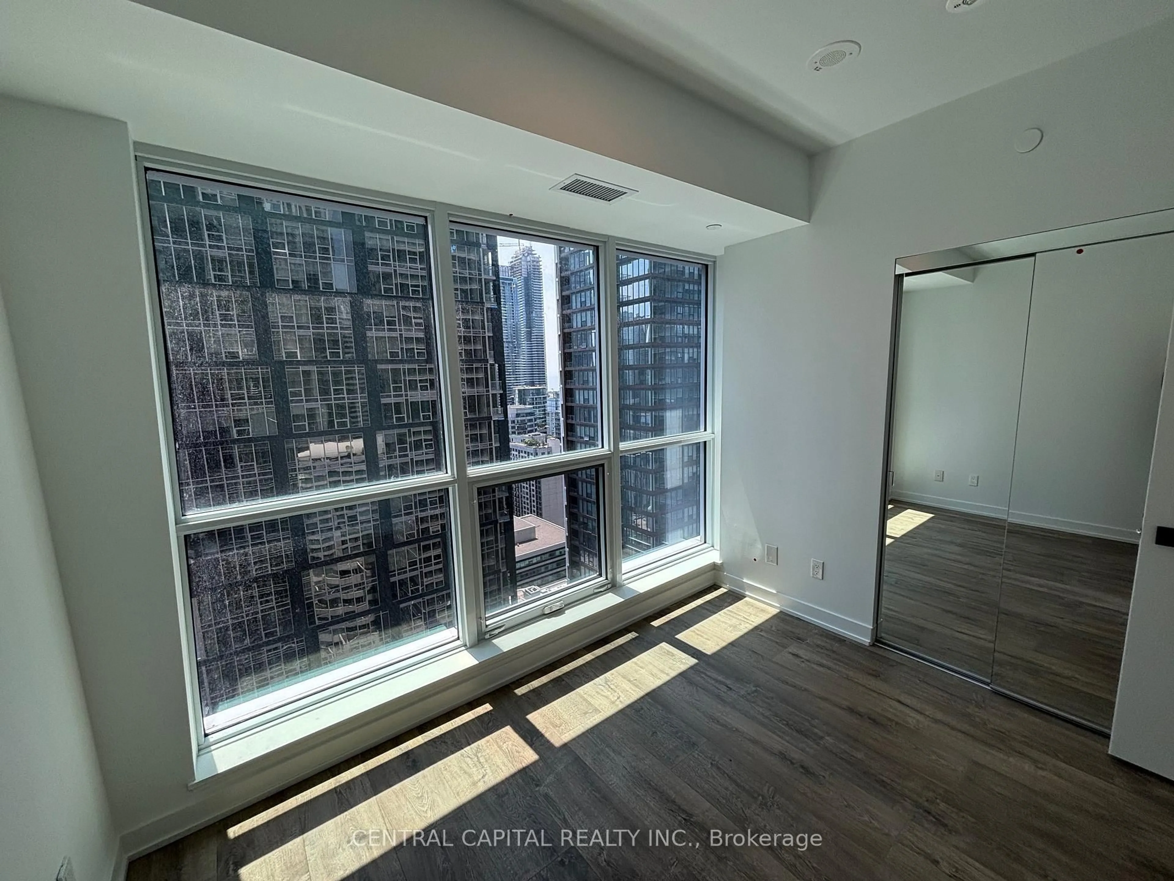 A pic of a room for 327 King St #3003, Toronto Ontario M5V 0W7