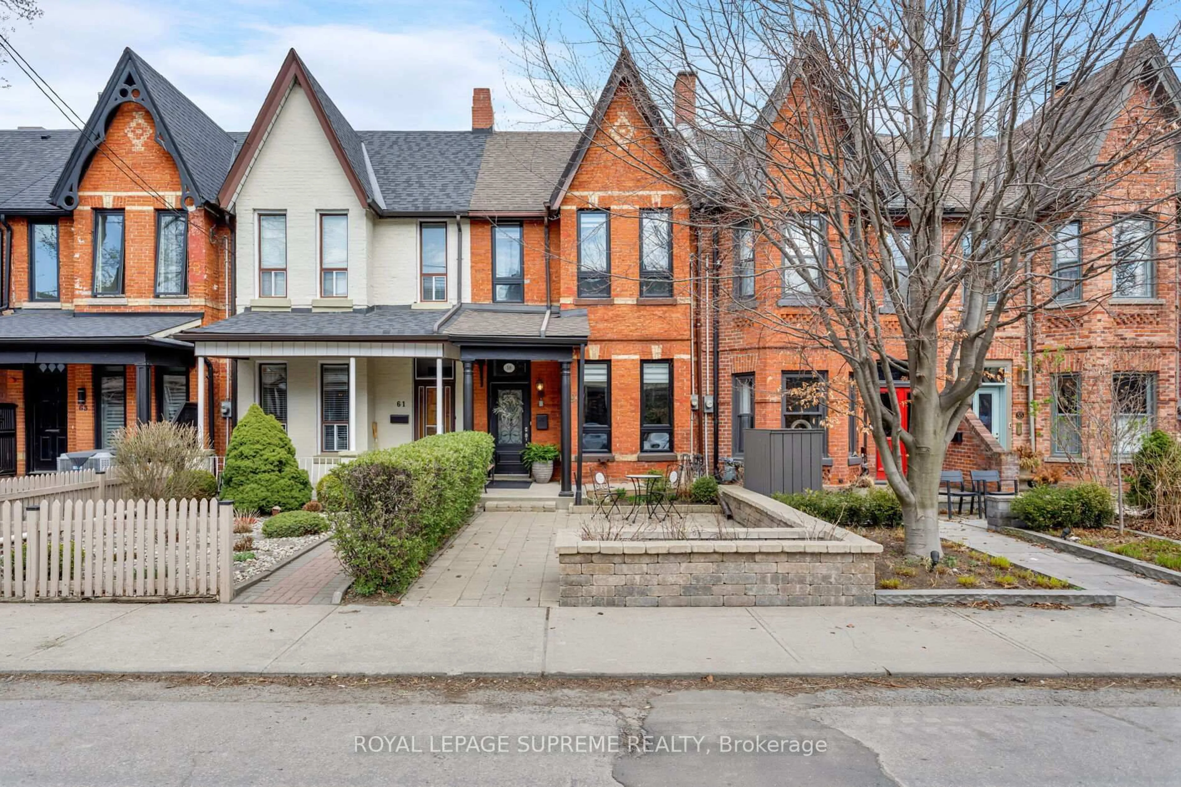 Home with brick exterior material, street for 59 Beaconsfield Ave, Toronto Ontario M6J 3J1