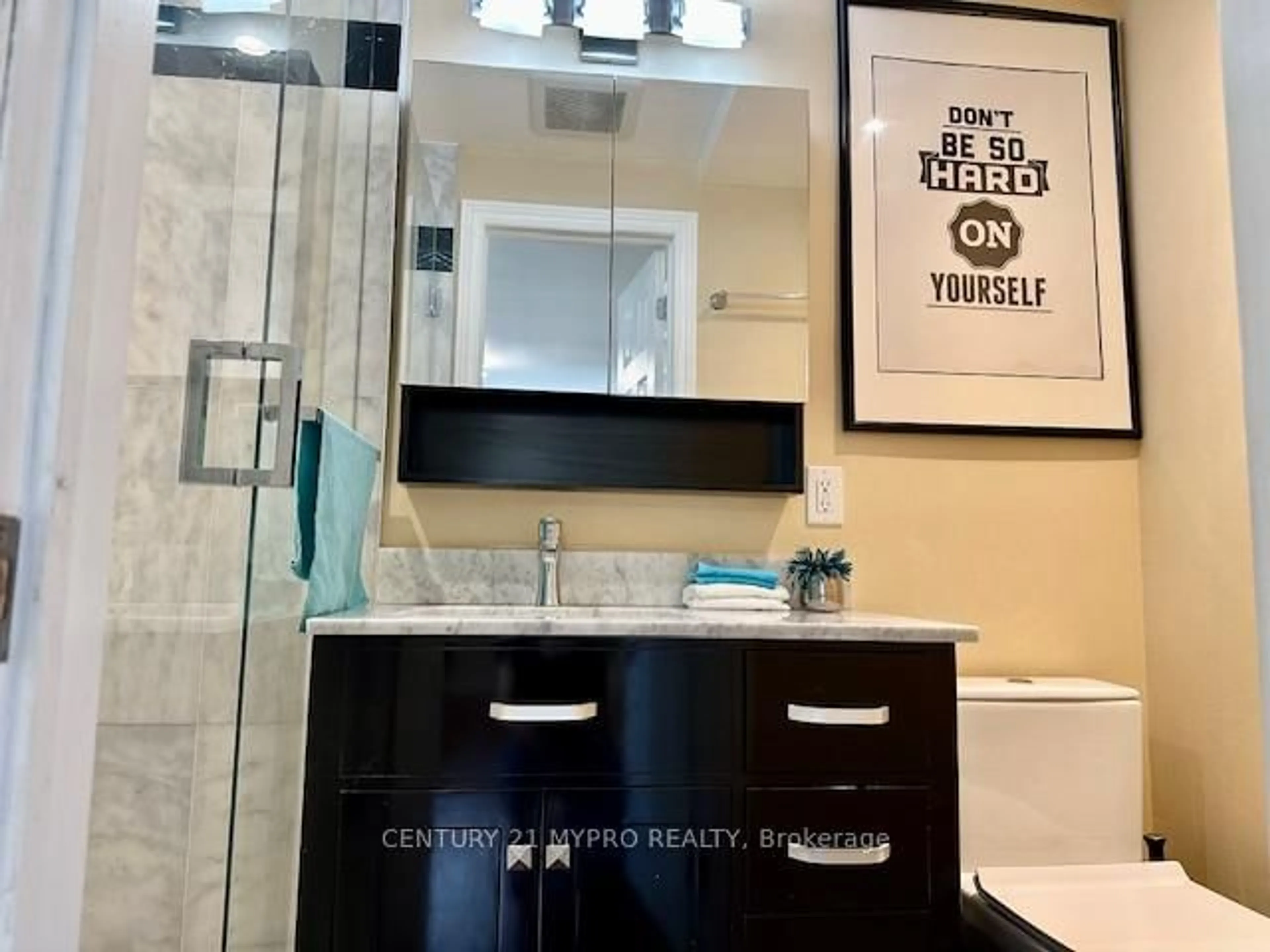 Contemporary bathroom, ceramic/tile floor for 19 Flavian Cres, Toronto Ontario M2H 1V8