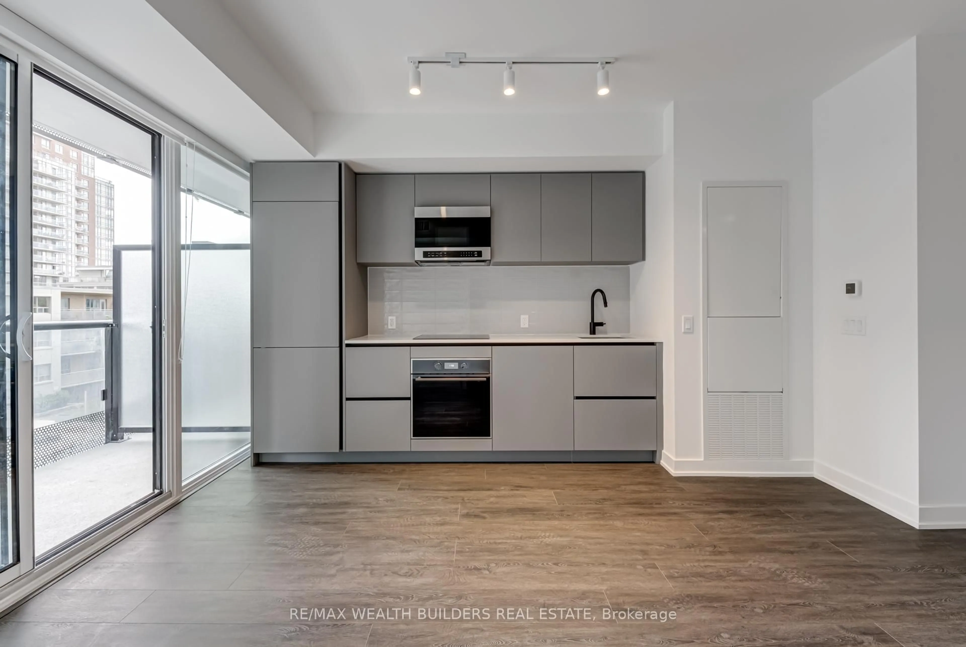 Unknown for 117 Broadway Ave #305, Toronto Ontario M4P 1V3