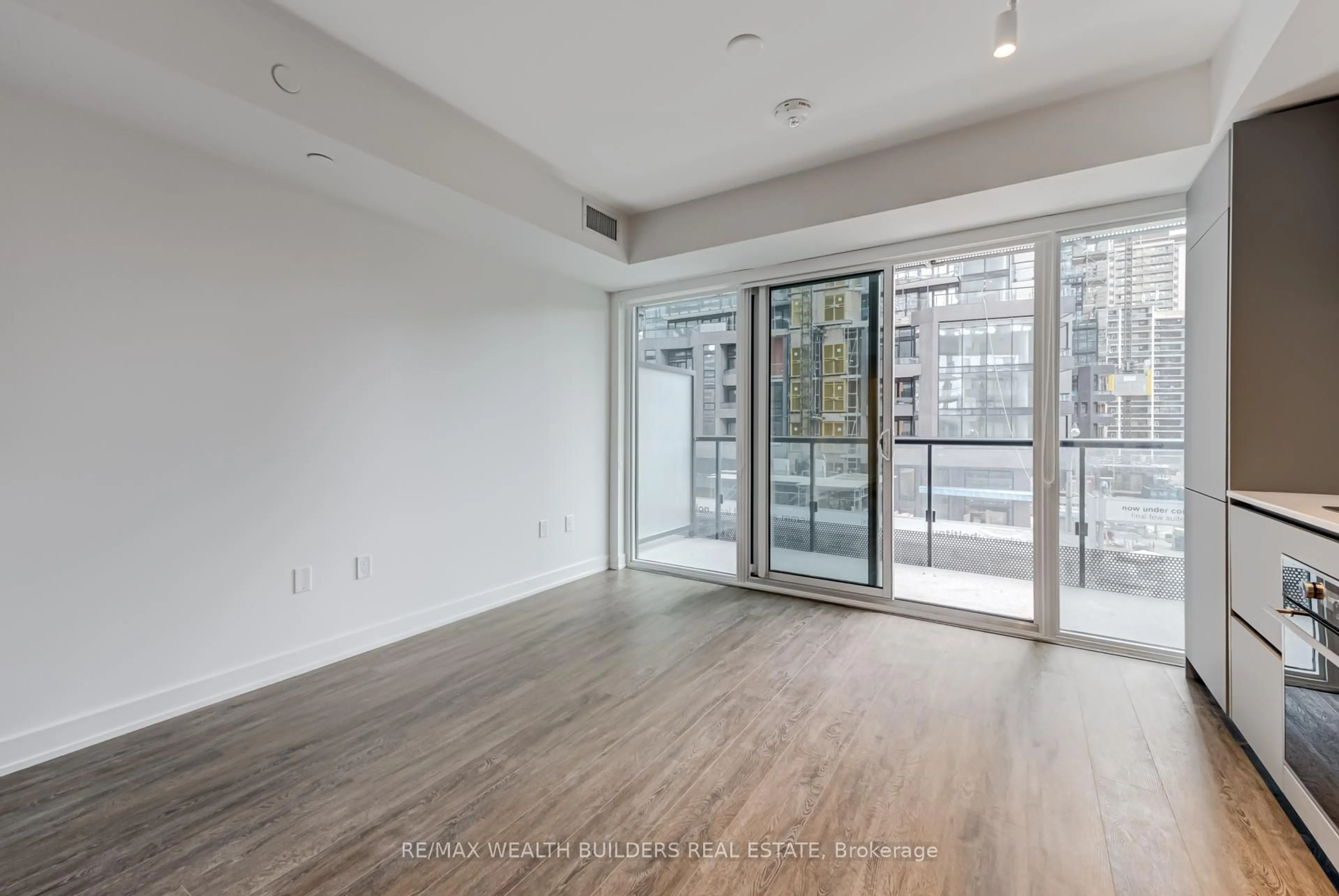 Unknown for 117 Broadway Ave #305, Toronto Ontario M4P 1V3