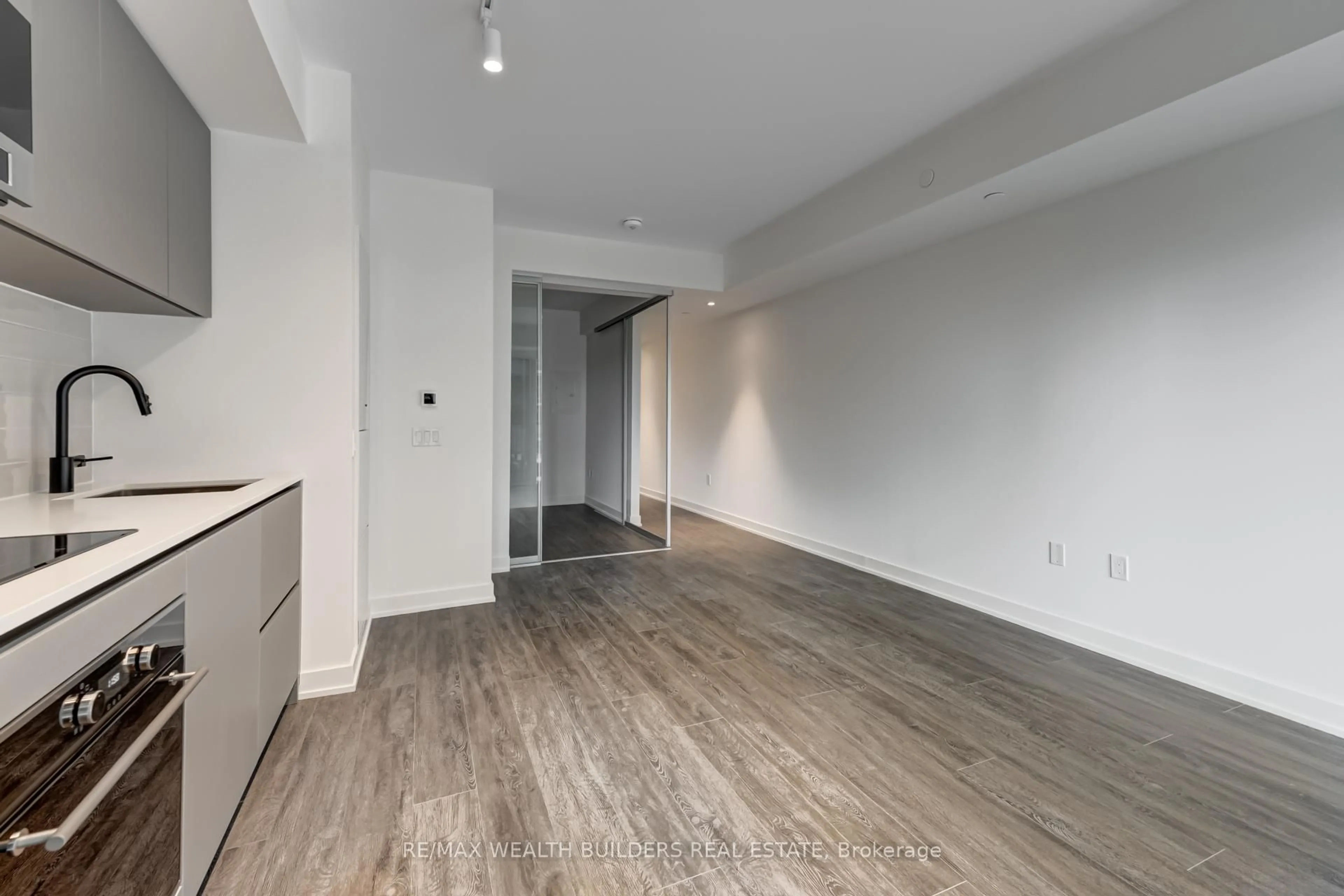A pic of a room for 117 Broadway Ave #305, Toronto Ontario M4P 1V3