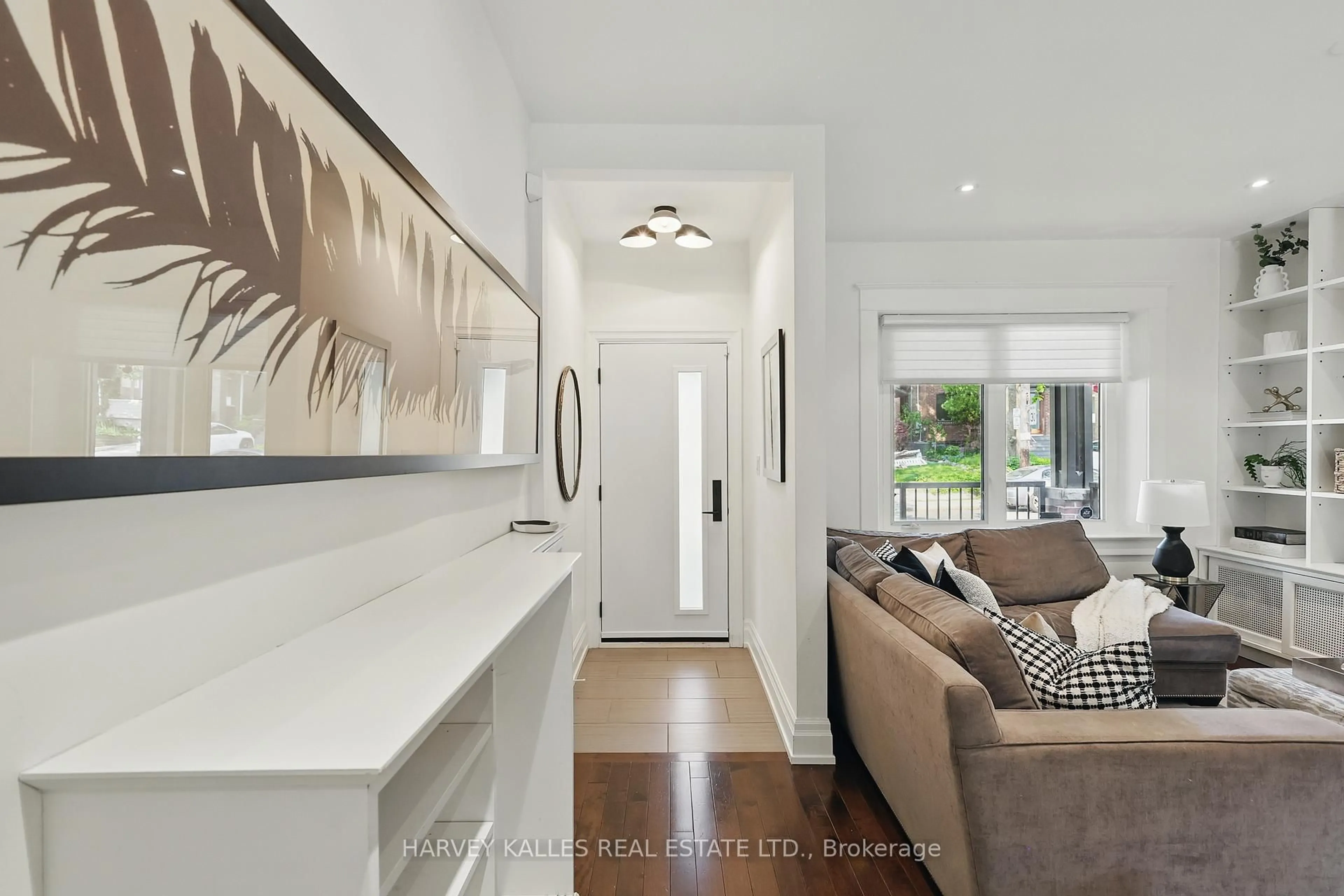 Indoor entryway for 34 Winnett Ave, Toronto Ontario M6C 3L3