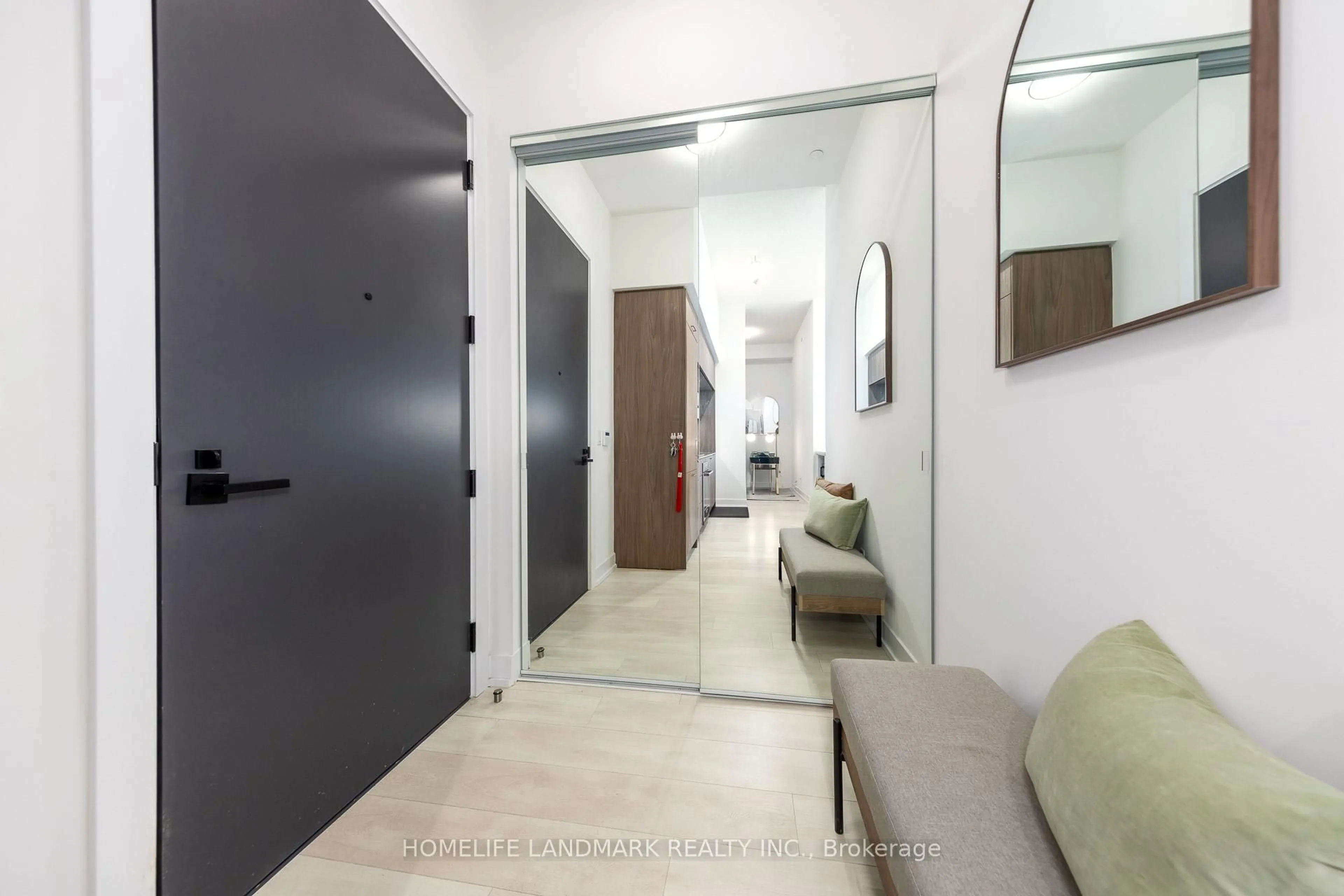 Indoor foyer for 25 Adra Grado Way #1532, Toronto Ontario M2J 0H6
