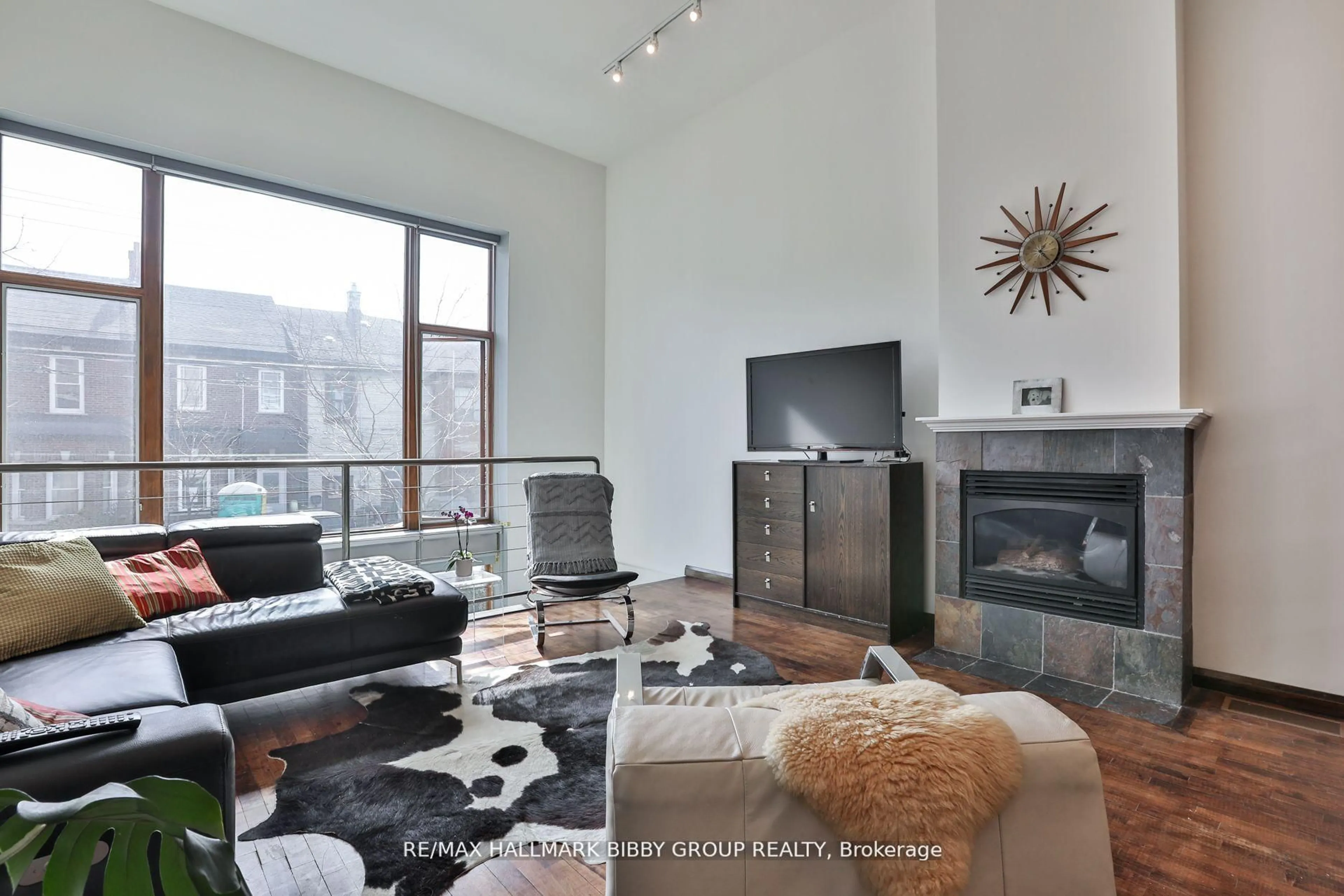Living room with furniture, unknown for 676 Richmond St #101, Toronto Ontario M6J 1C3