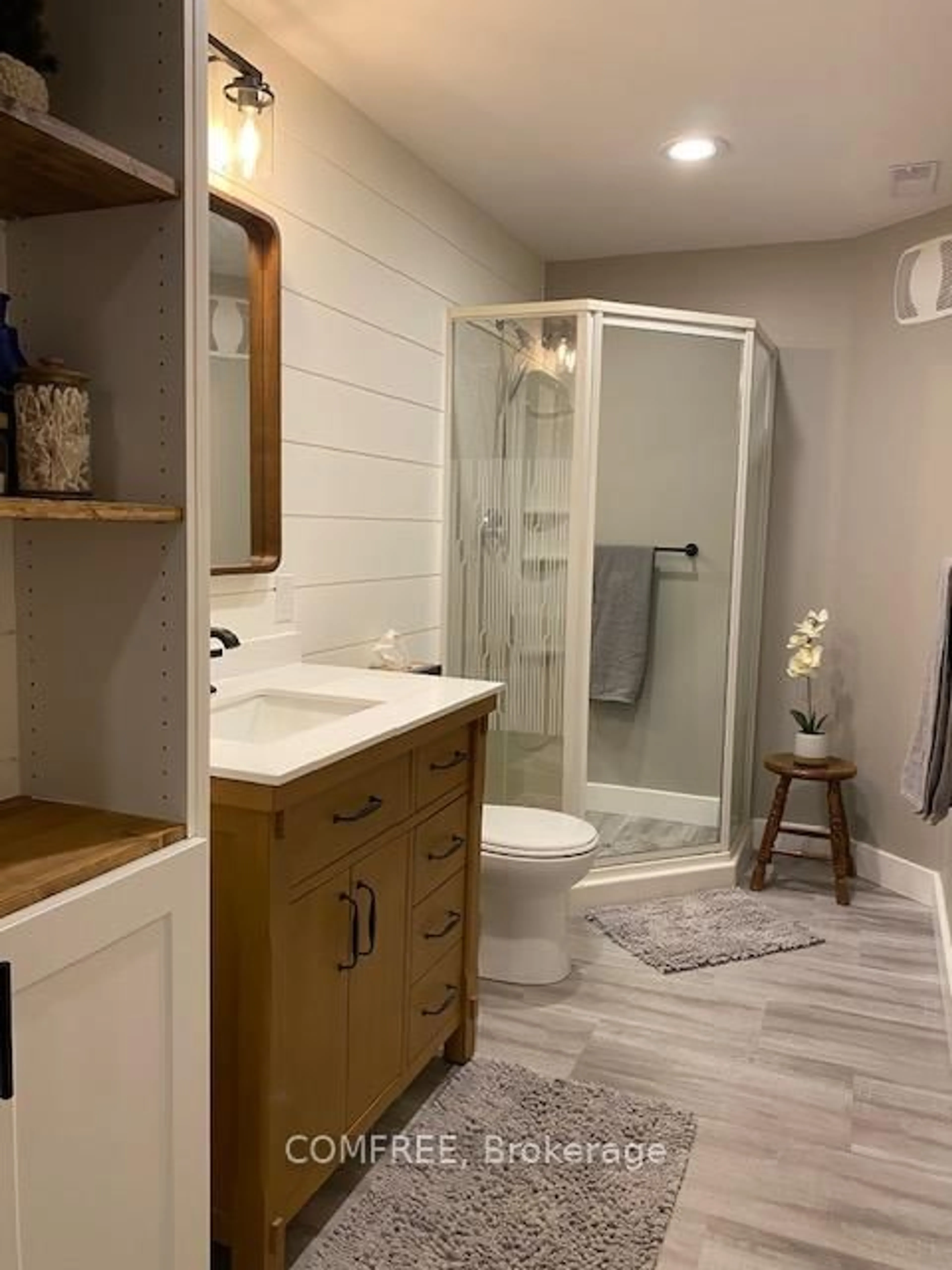 Contemporary bathroom, ceramic/tile floor for 30 Bridle Path, Oro-Medonte Ontario L0L 2L0