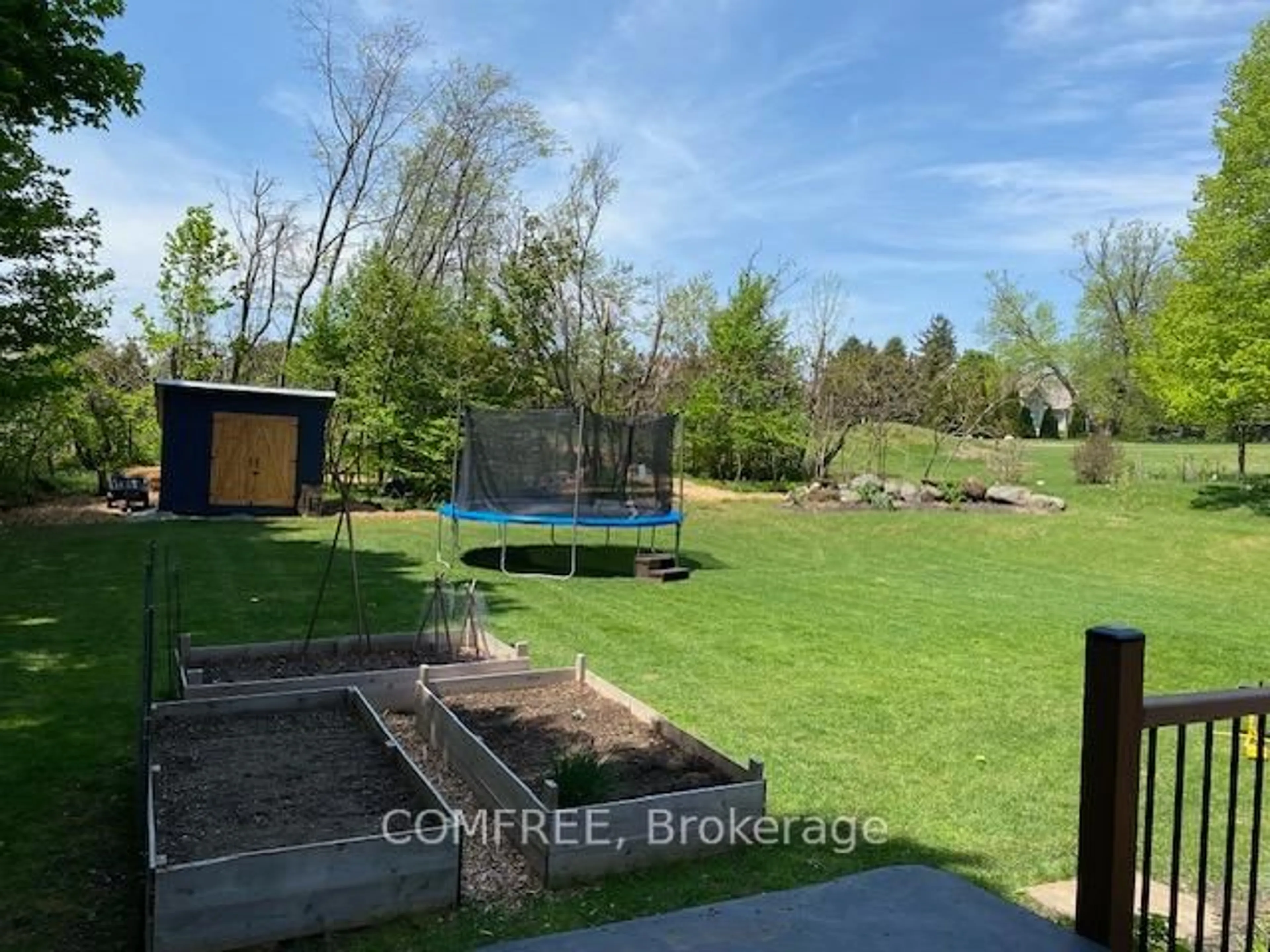 A pic from outside/outdoor area/front of a property/back of a property/a pic from drone, unknown for 30 Bridle Path, Oro-Medonte Ontario L0L 2L0