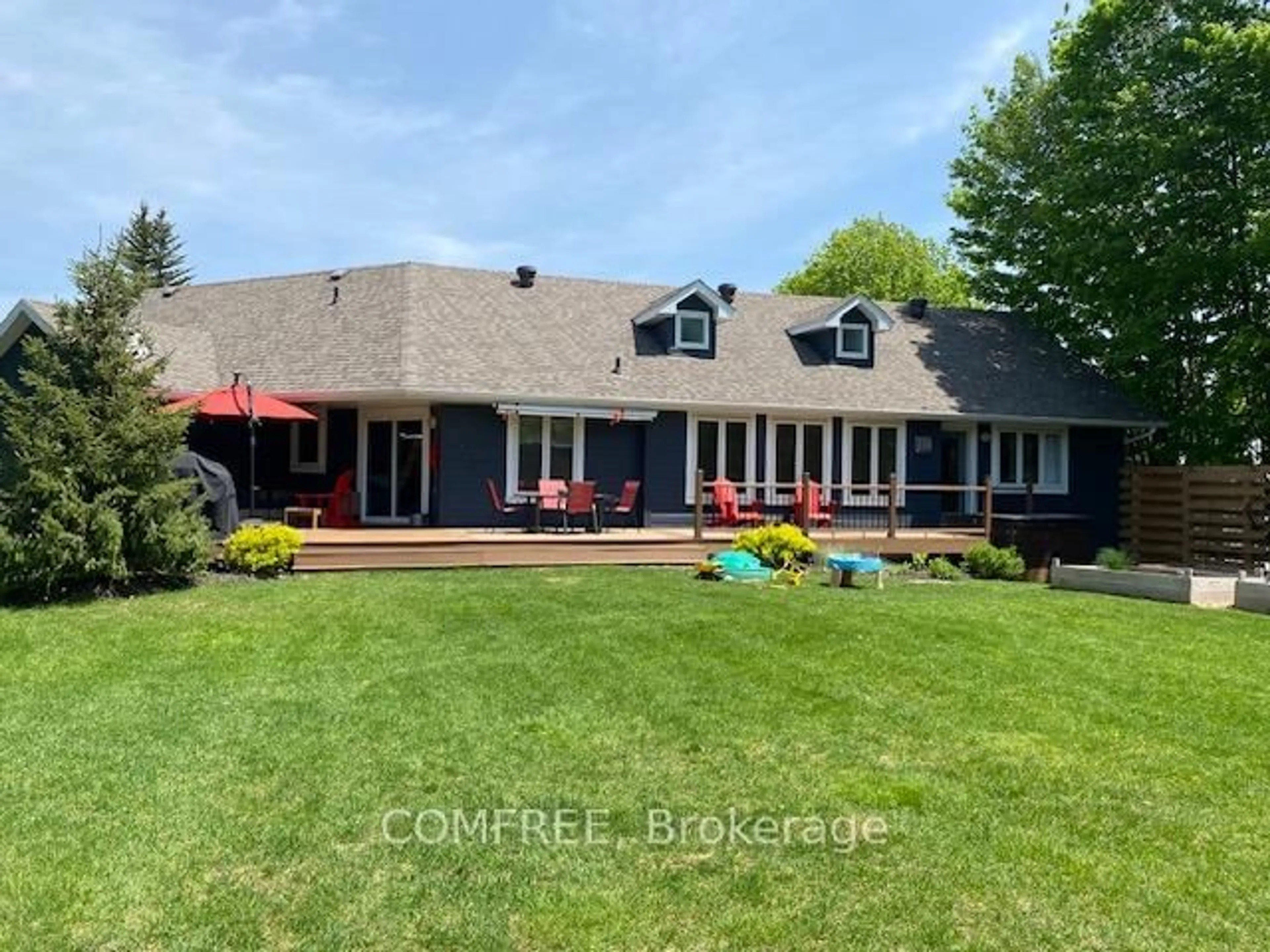 A pic from outside/outdoor area/front of a property/back of a property/a pic from drone, unknown for 30 Bridle Path, Oro-Medonte Ontario L0L 2L0