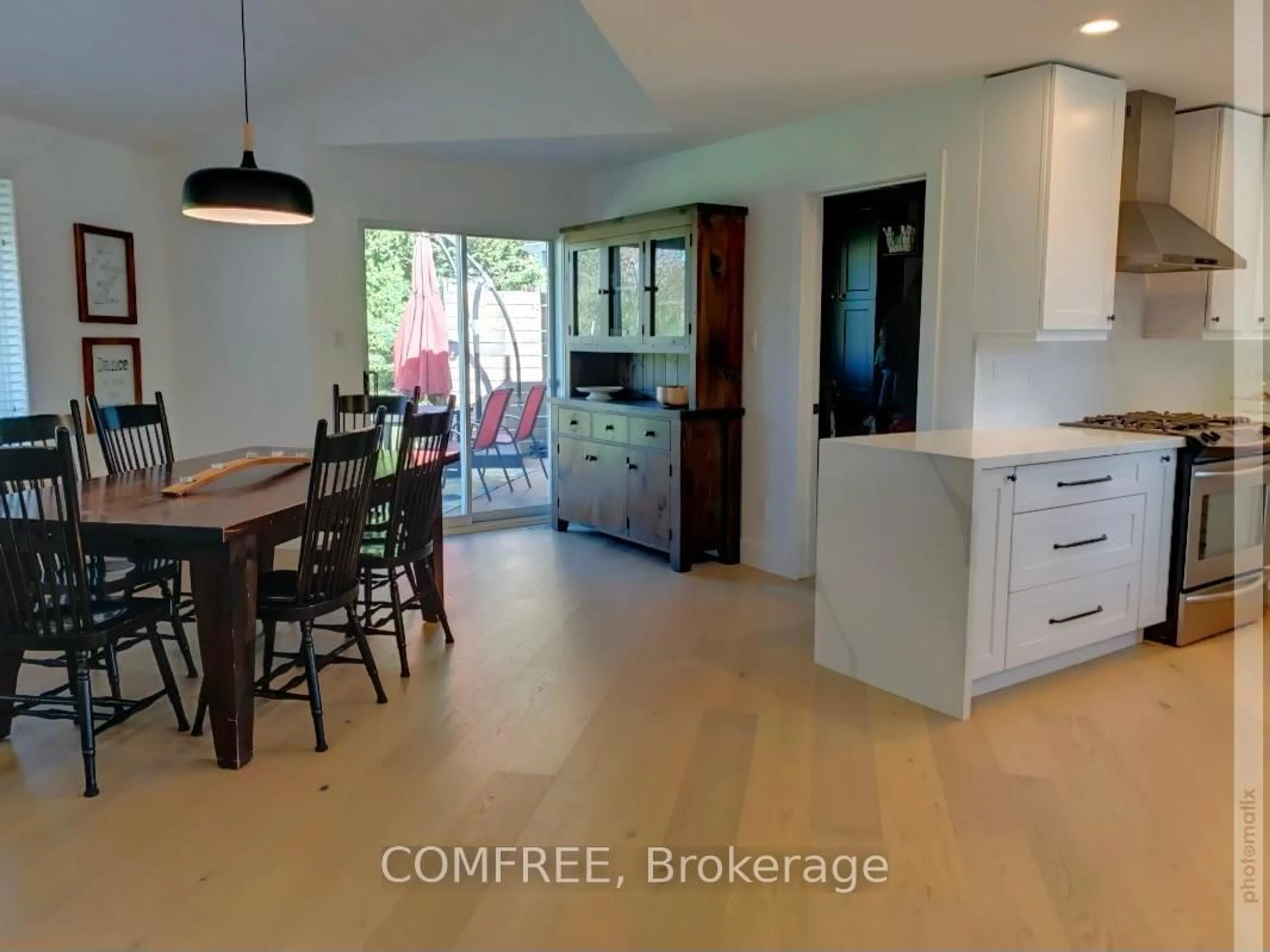 Open concept kitchen, ceramic/tile floor for 30 Bridle Path, Oro-Medonte Ontario L0L 2L0