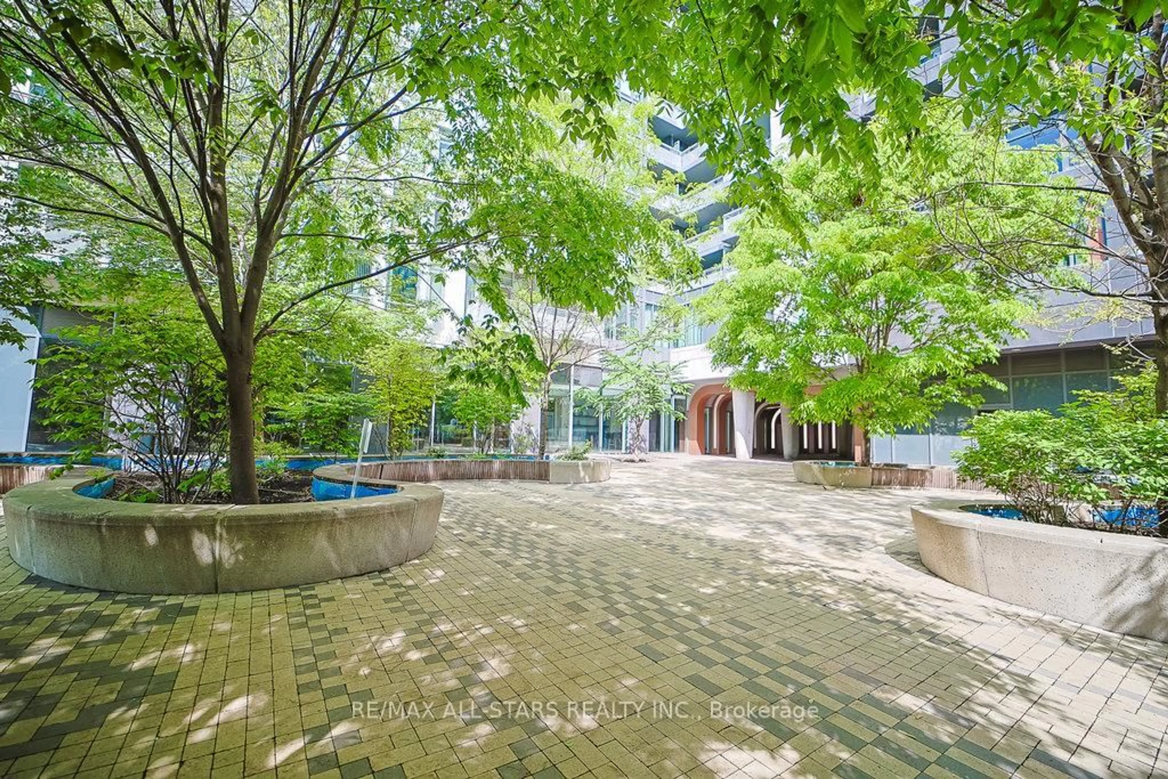 Patio, street for 525 Adelaide St #1216, Toronto Ontario M5V 0N7
