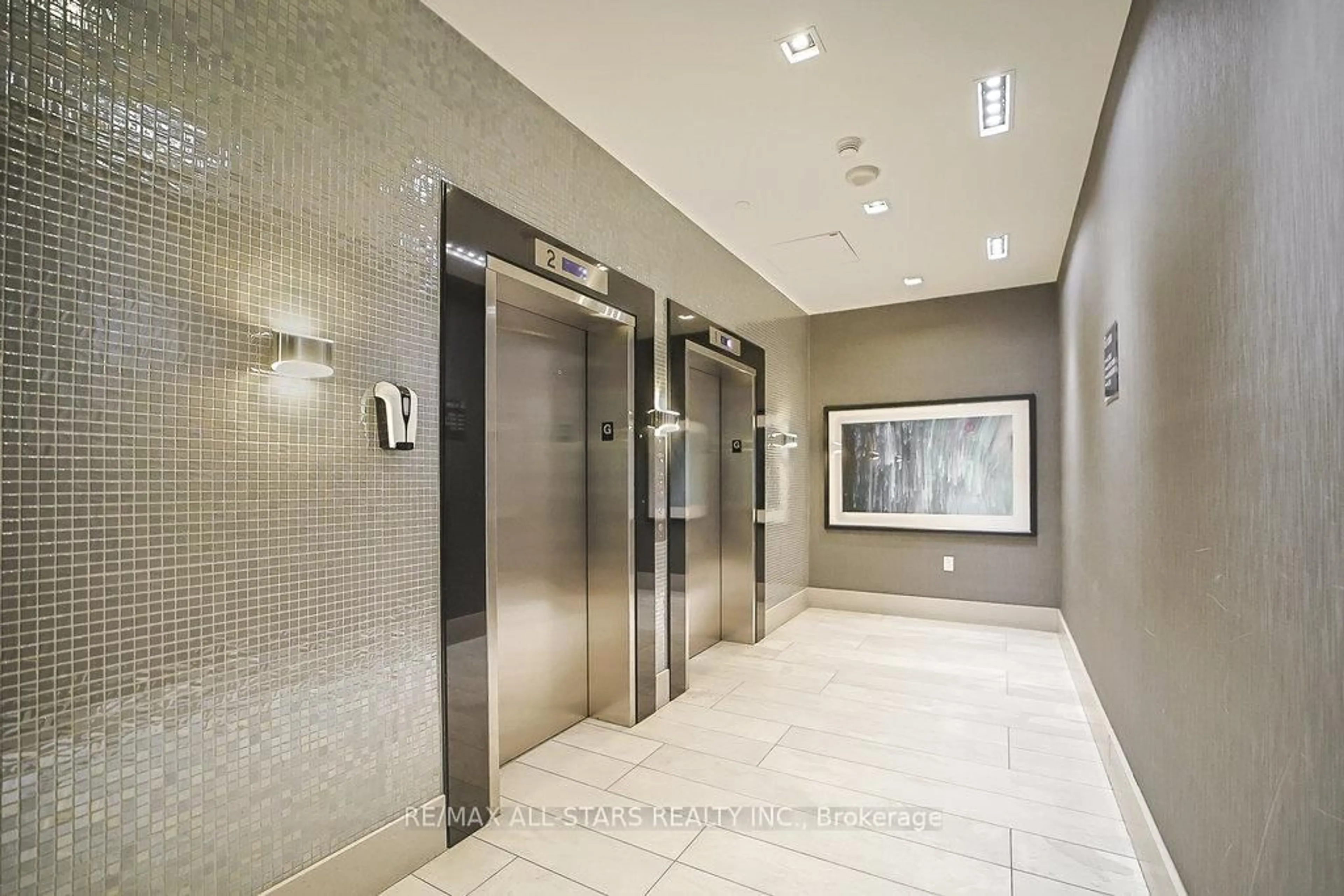 Indoor foyer for 525 Adelaide St #1216, Toronto Ontario M5V 0N7