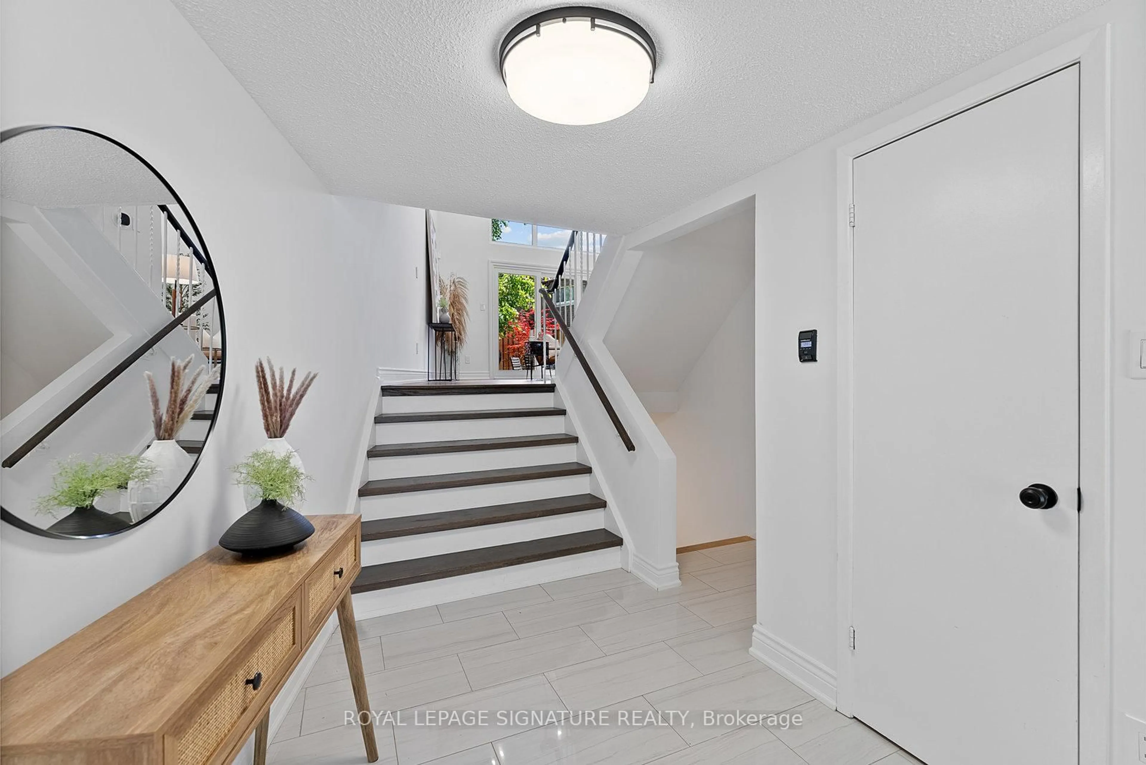 Indoor entryway for 70 Jenny Wrenway, Toronto Ontario M2H 2Y9