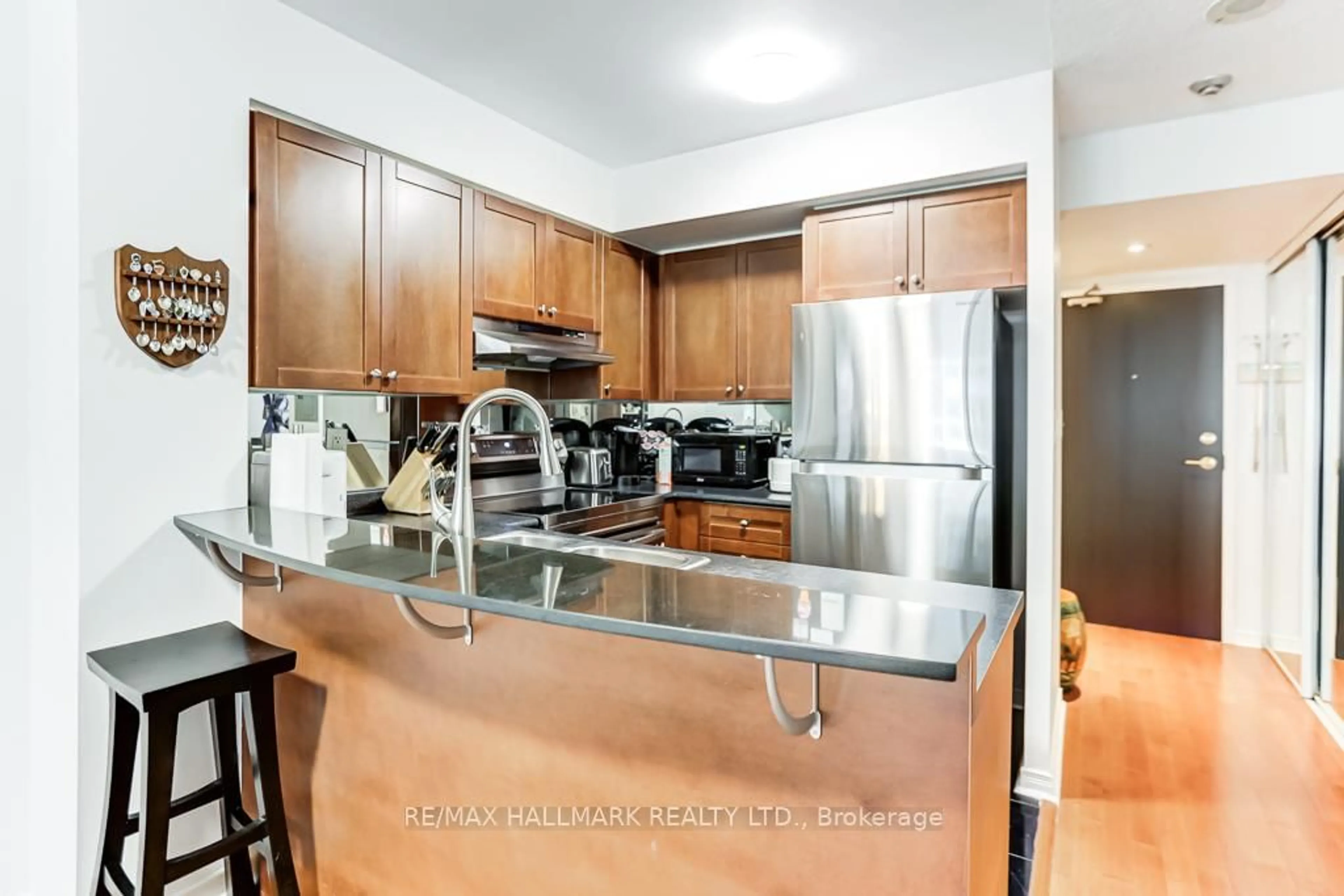 Standard kitchen, unknown for 230 King St #911, Toronto Ontario M5A 1K5