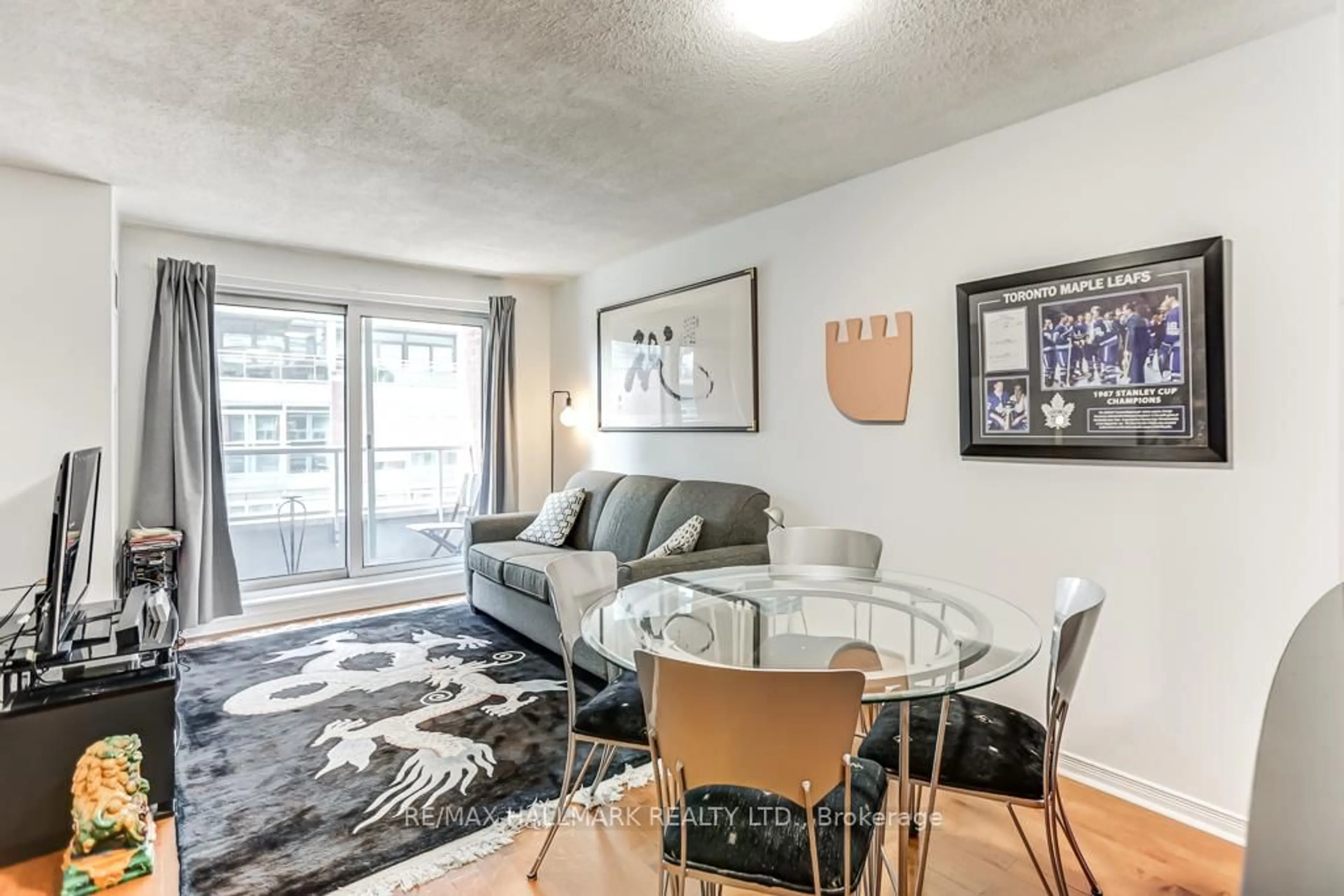 Living room with furniture, unknown for 230 King St #911, Toronto Ontario M5A 1K5