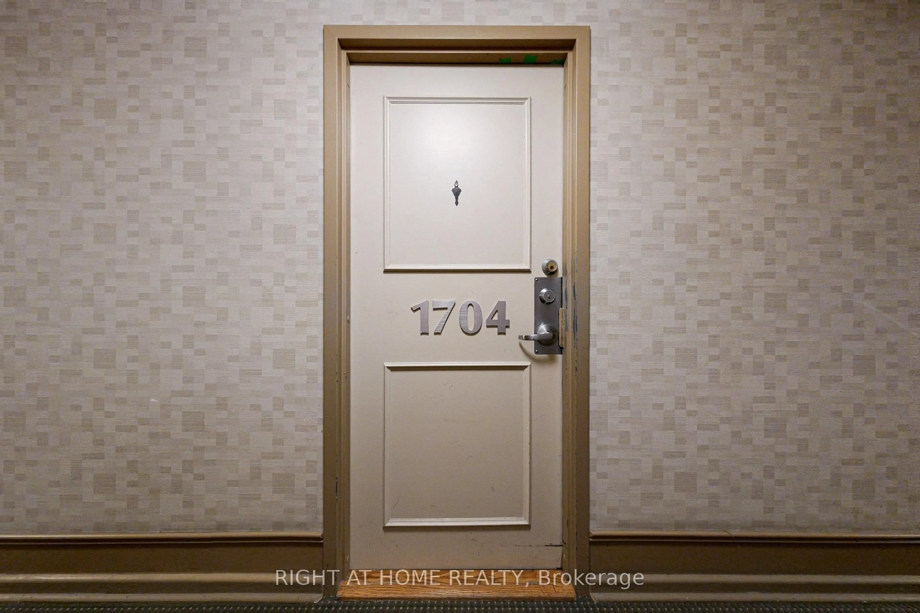 Indoor foyer for 735 Don Mills Rd #1704, Toronto Ontario M3C 1T1