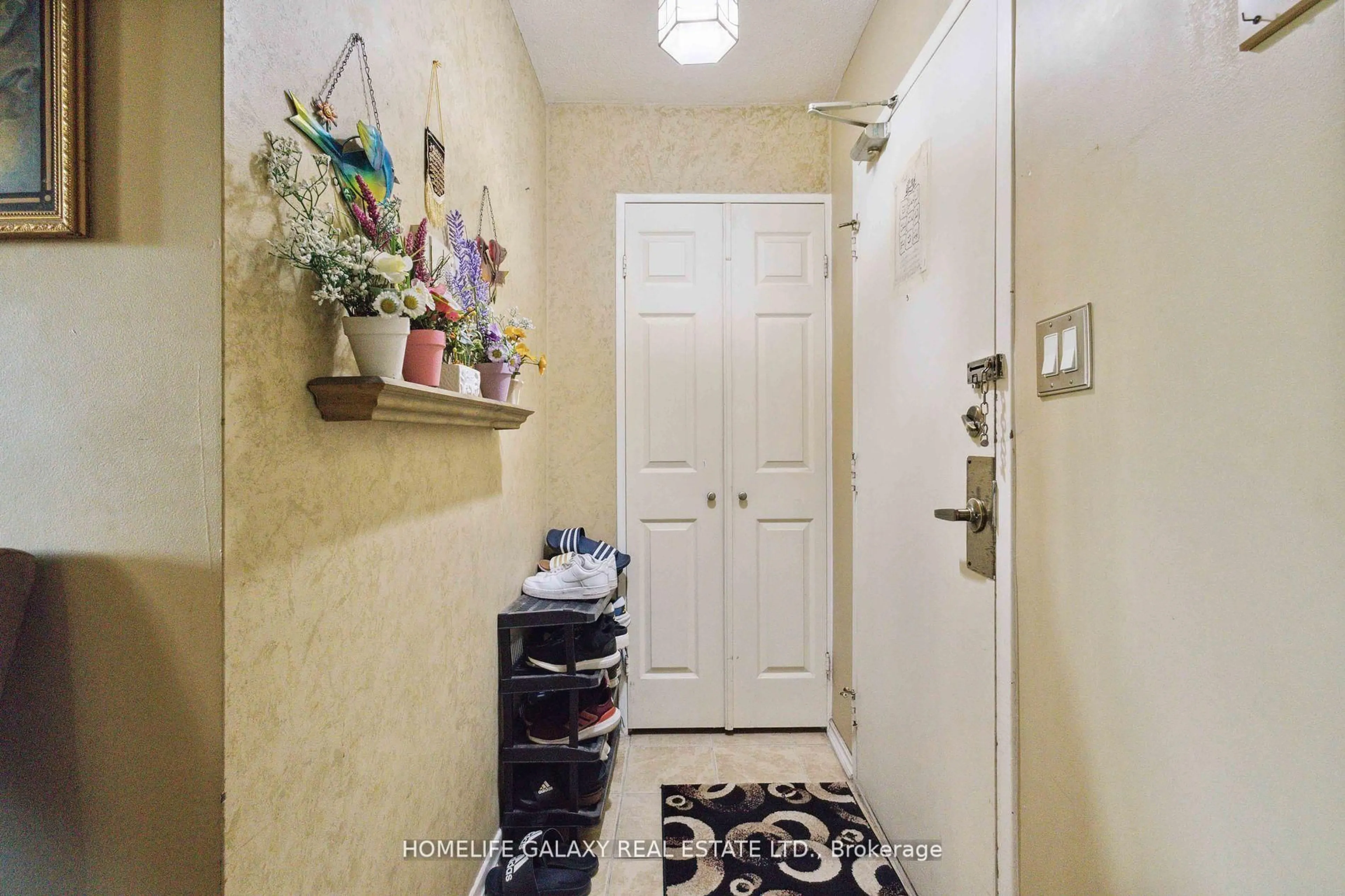 Indoor entryway for 20 Edgecliff Gfwy #616, Toronto Ontario M3C 3A4