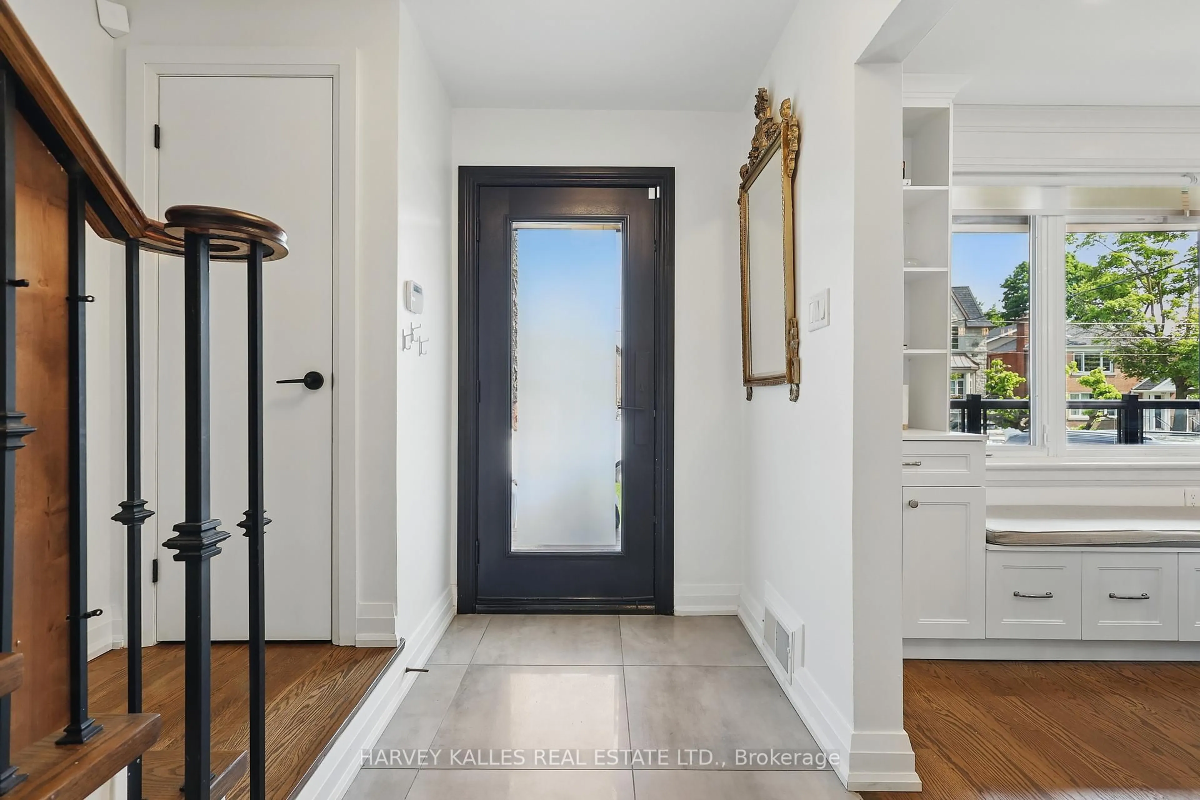 Indoor entryway for 219 Delhi Ave, Toronto Ontario M3H 1A9
