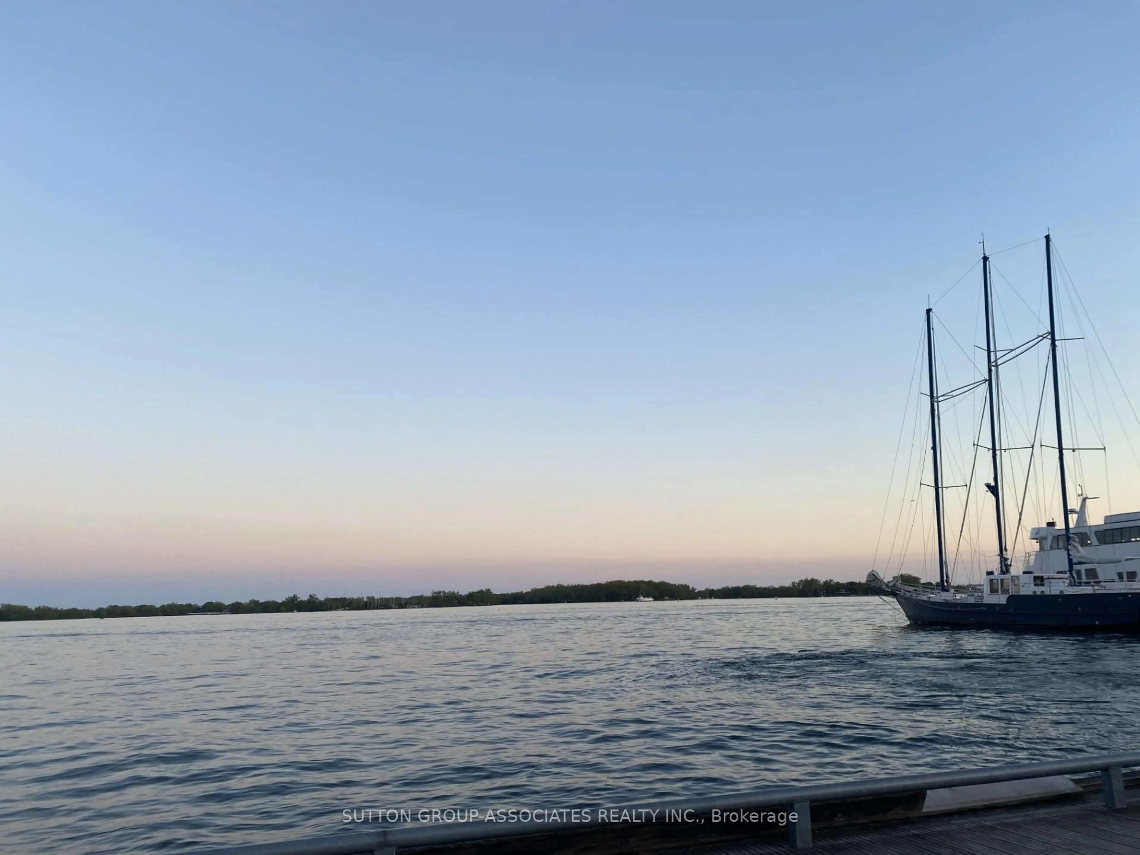 Blurry image for 230 Queens Quay #1119, Toronto Ontario M5J 2Y7