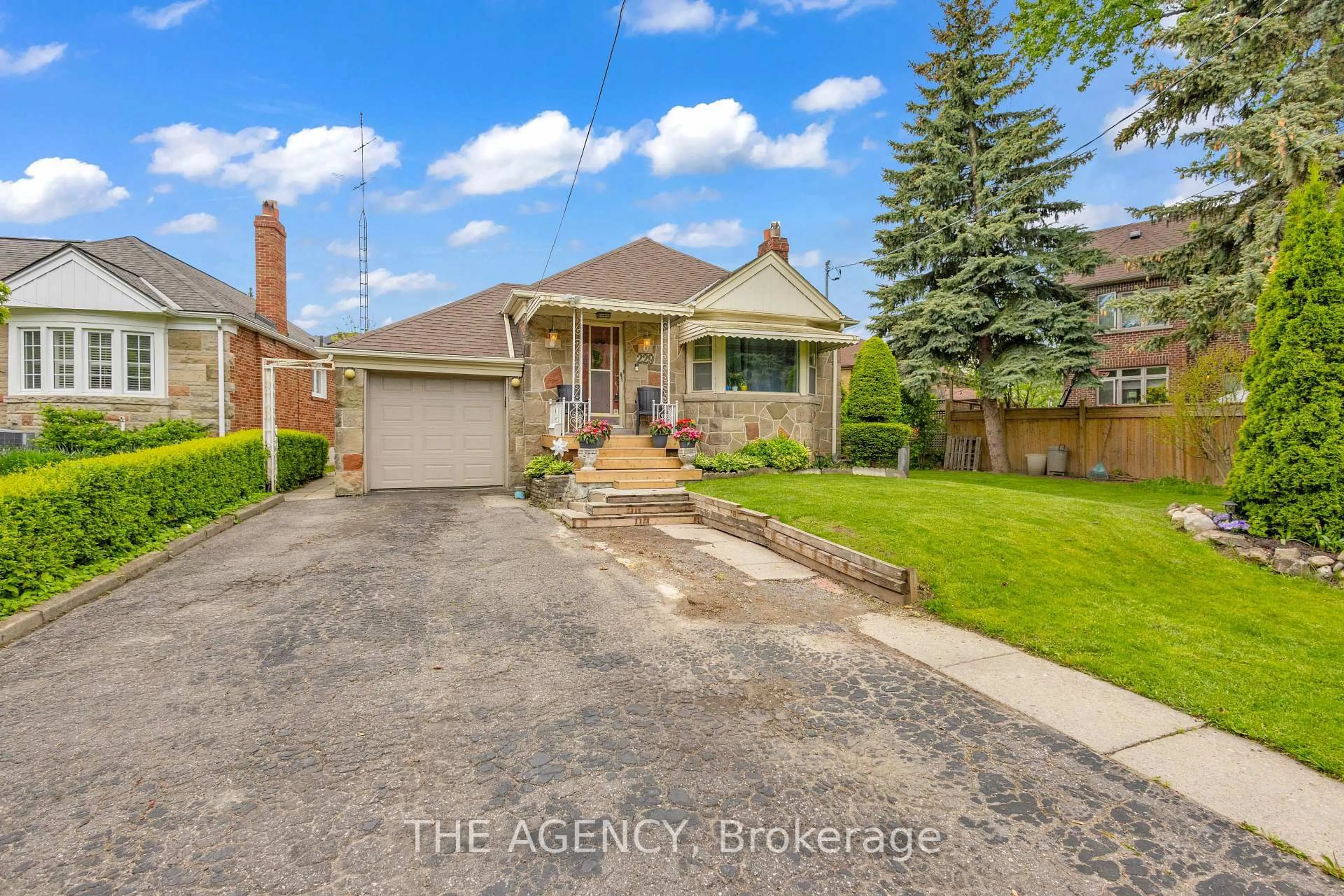 A pic from outside/outdoor area/front of a property/back of a property/a pic from drone, street for 229 Ridley Blvd, Toronto Ontario M5M 3M5