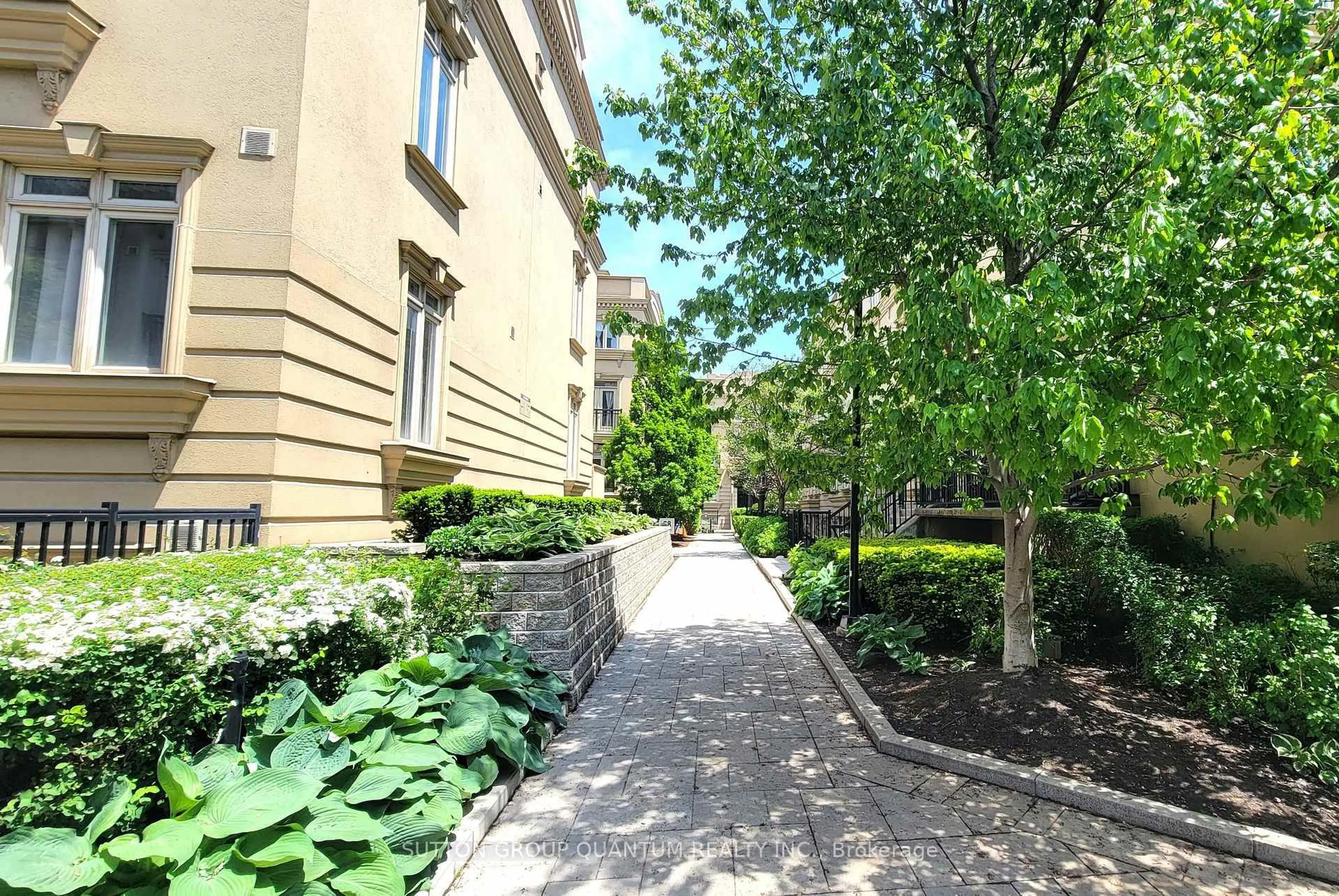 Patio, street for 78 CARR St #21, Toronto Ontario M5T 1B7