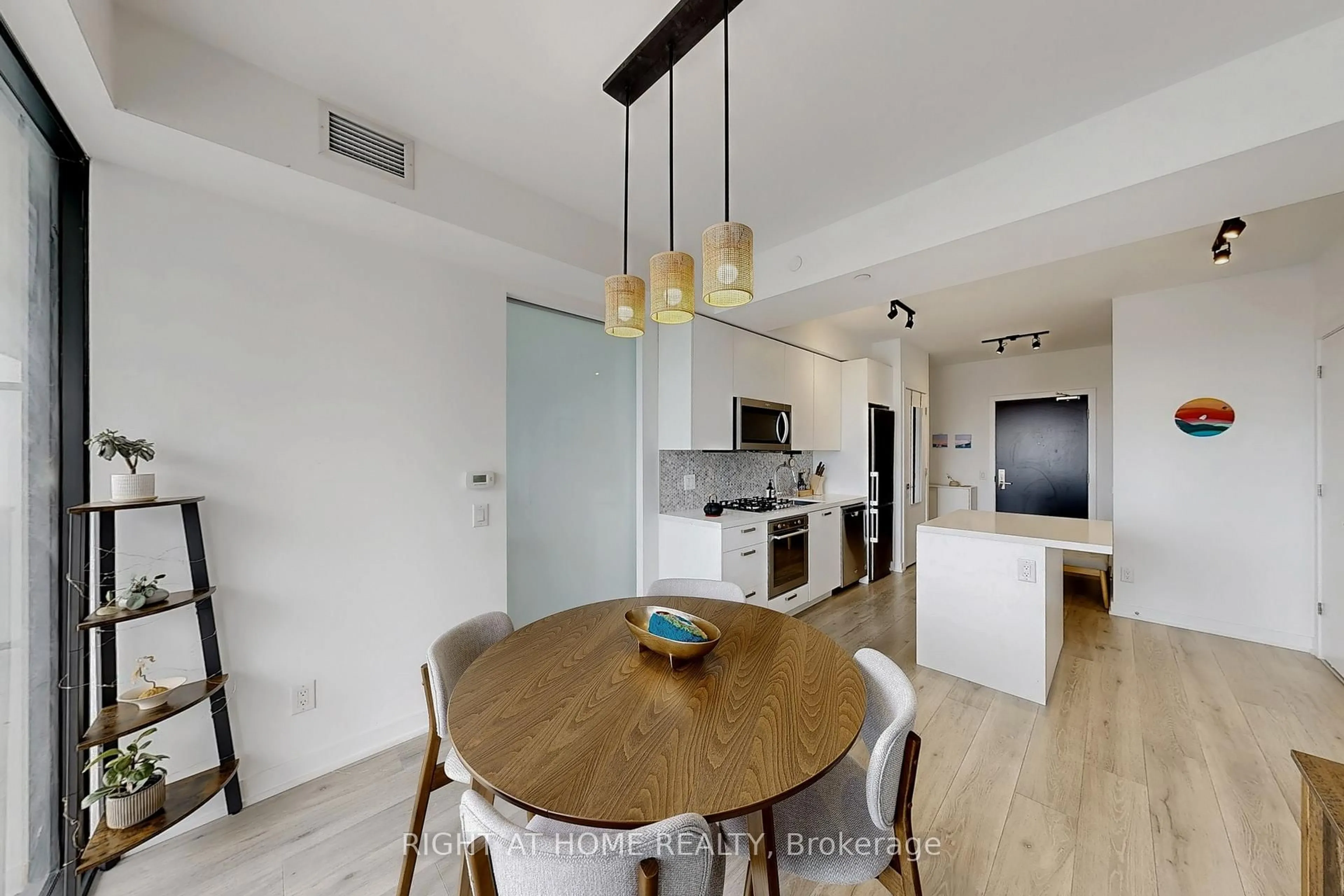 Open concept kitchen, wood/laminate floor for 55 Ontario St #1601, Toronto Ontario M5A 0T8