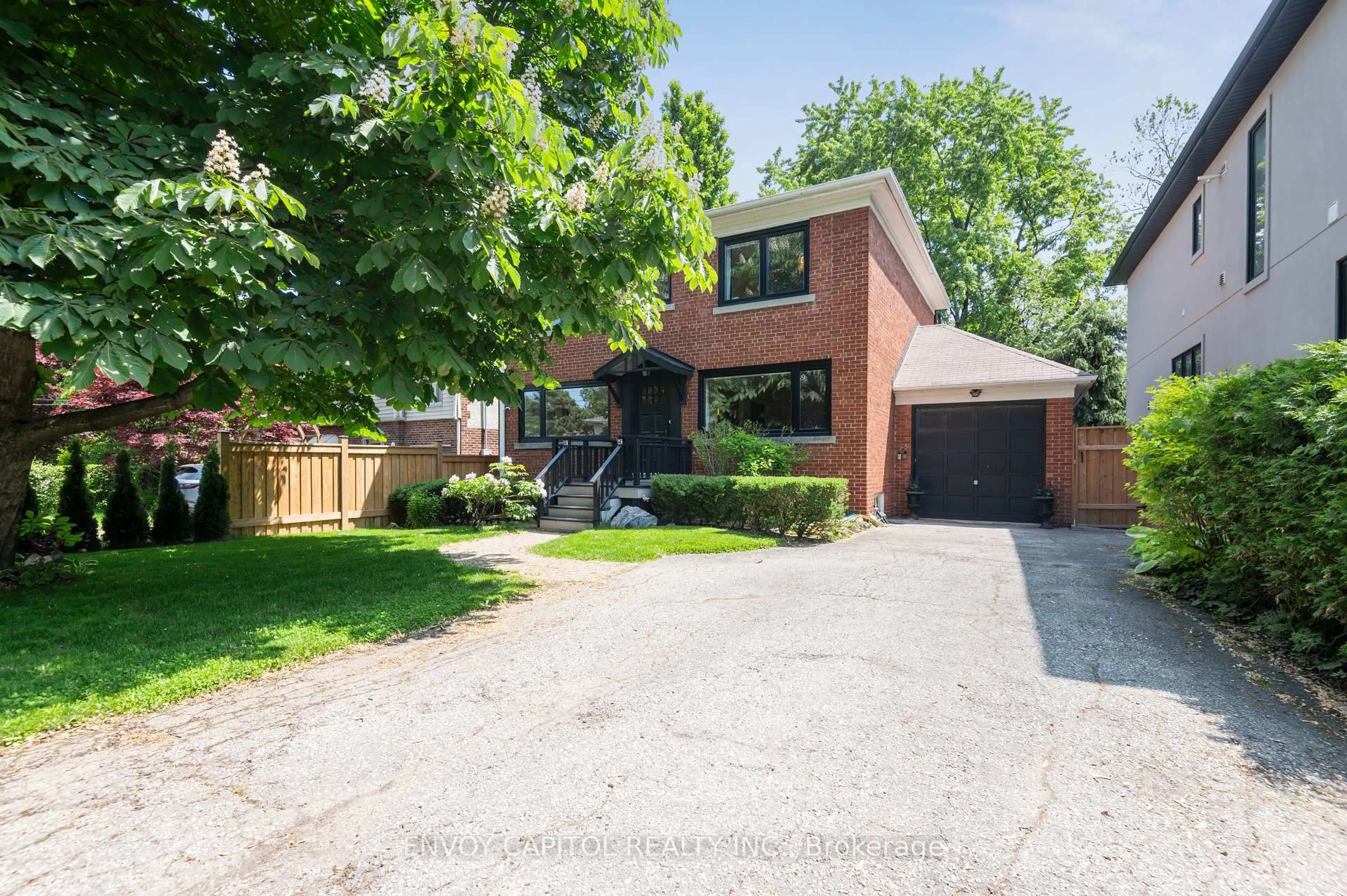 Home with brick exterior material, street for 271 Yonge Blvd, Toronto Ontario M5M 3J1