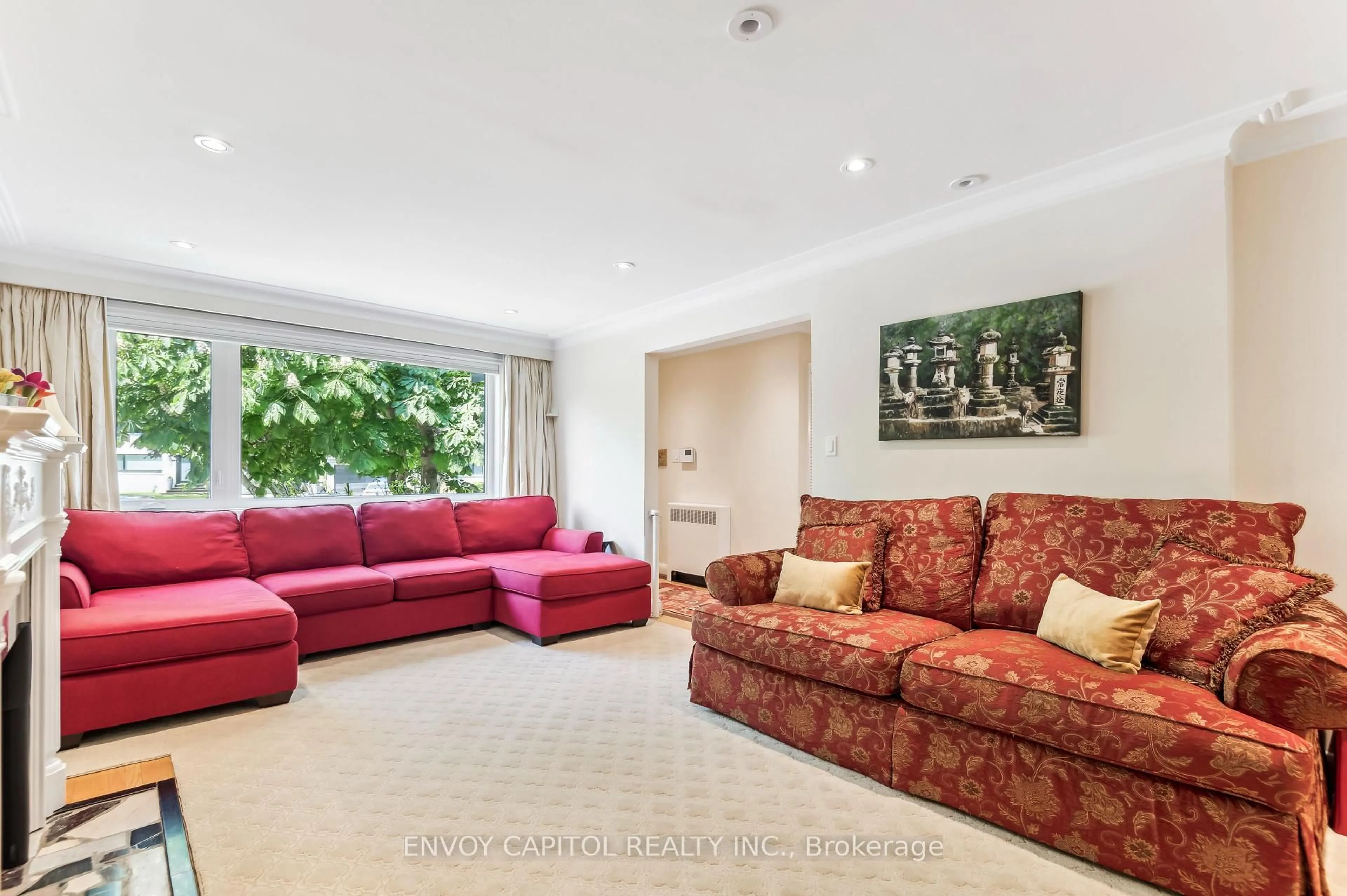 Living room with furniture, unknown for 271 Yonge Blvd, Toronto Ontario M5M 3J1