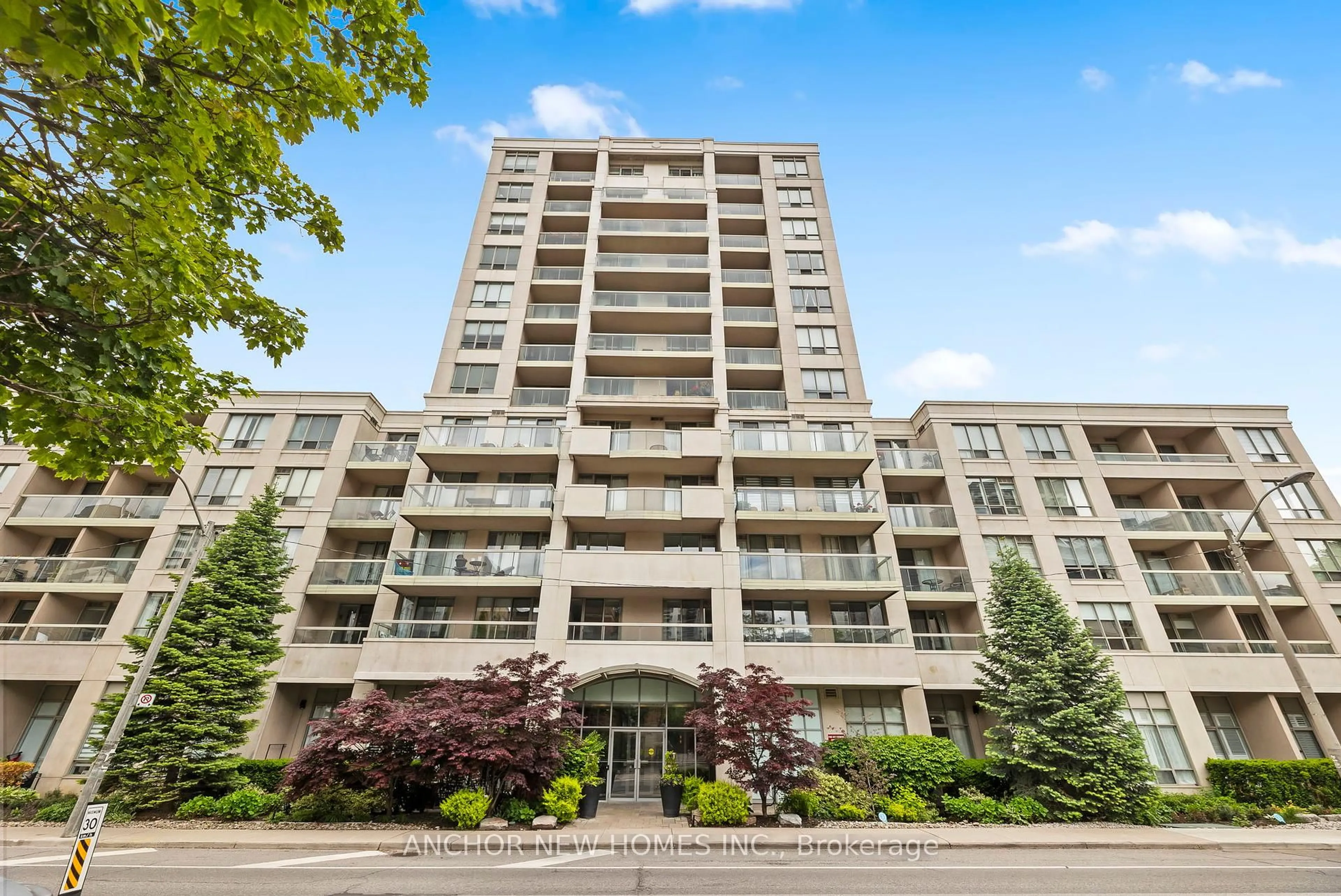 Patio, building for 195 Merton St #515, Toronto Ontario M4S 3H6