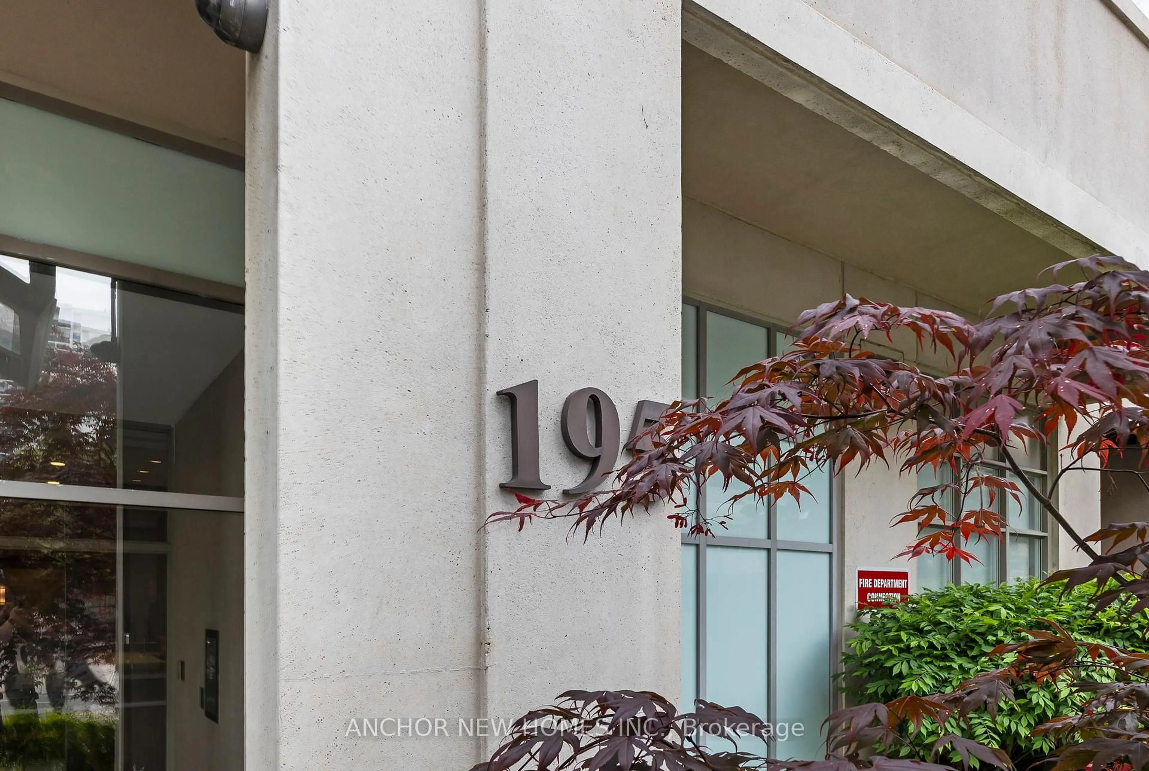 Indoor foyer for 195 Merton St #515, Toronto Ontario M4S 3H6