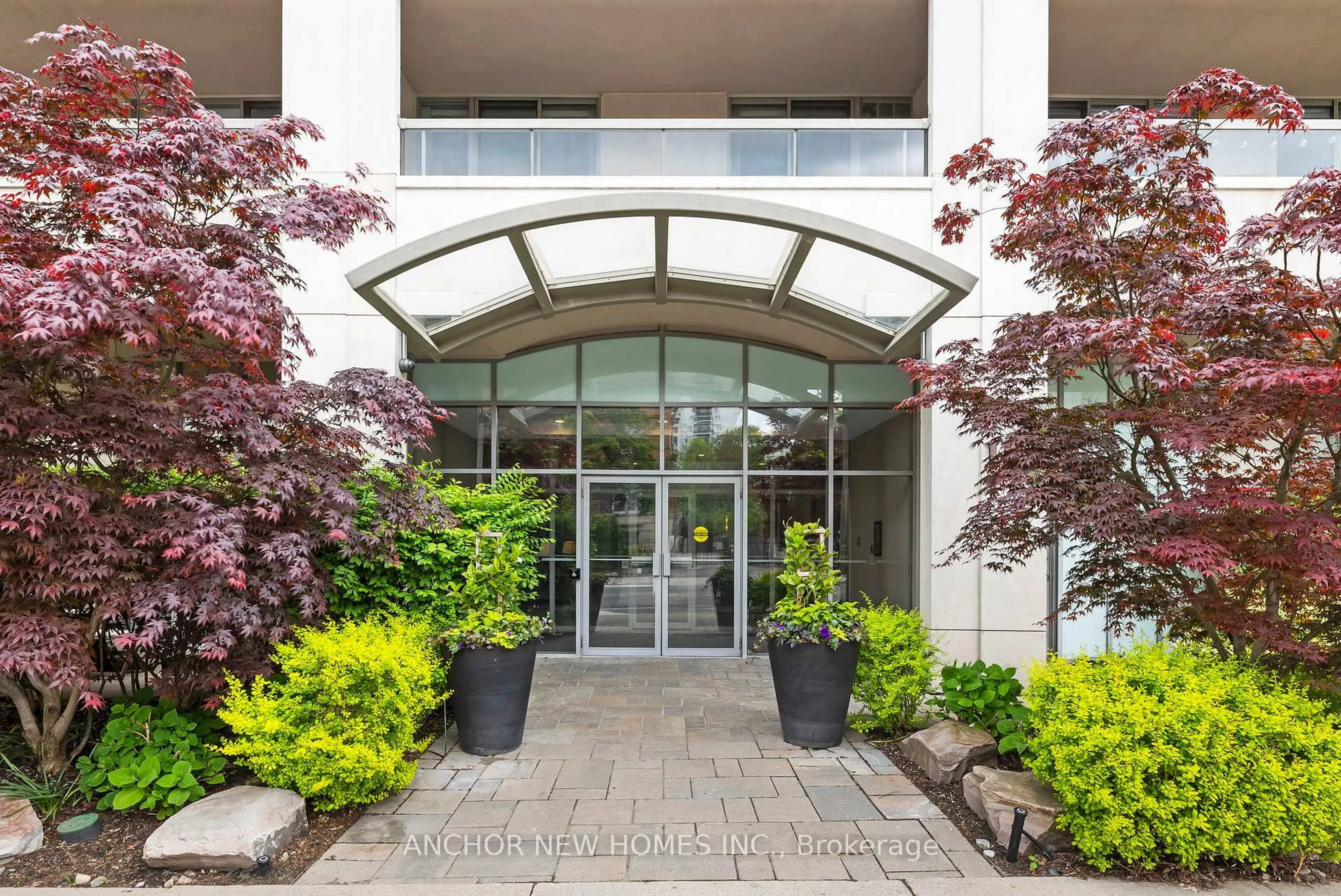 Indoor foyer for 195 Merton St #515, Toronto Ontario M4S 3H6