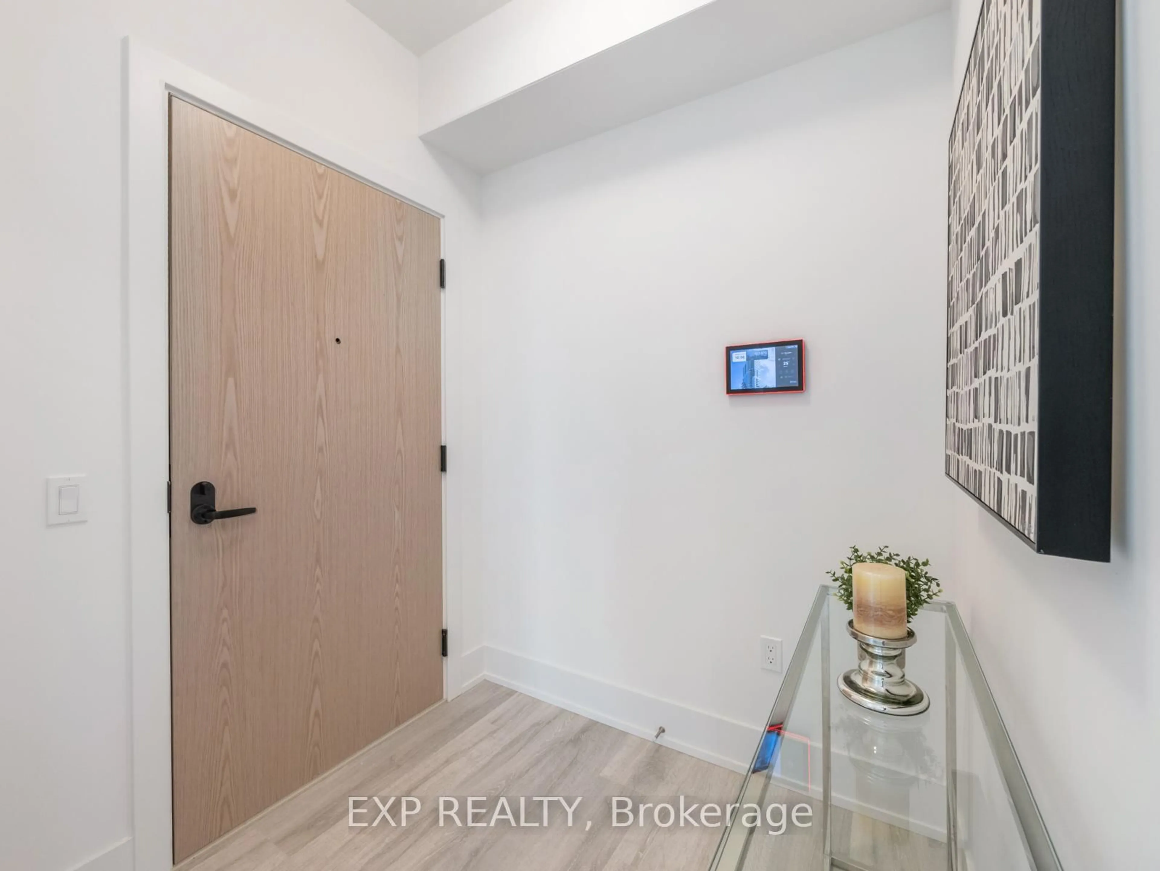 Indoor entryway for 10 Inn On The Park Dr #2404, Toronto Ontario M3C 0P9