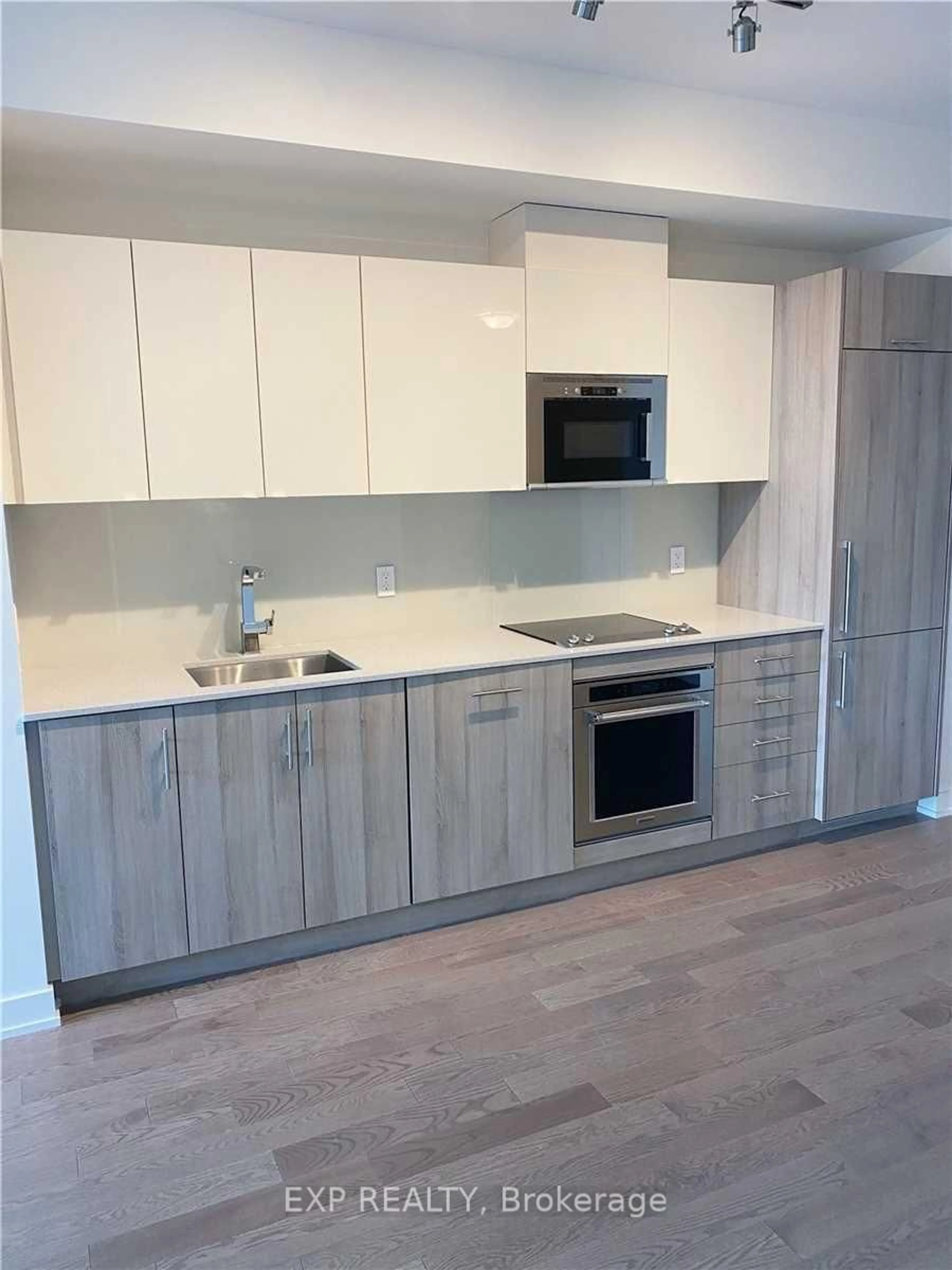 Standard kitchen, wood/laminate floor for 330 Richmond St #606, Toronto Ontario M5V 1X2