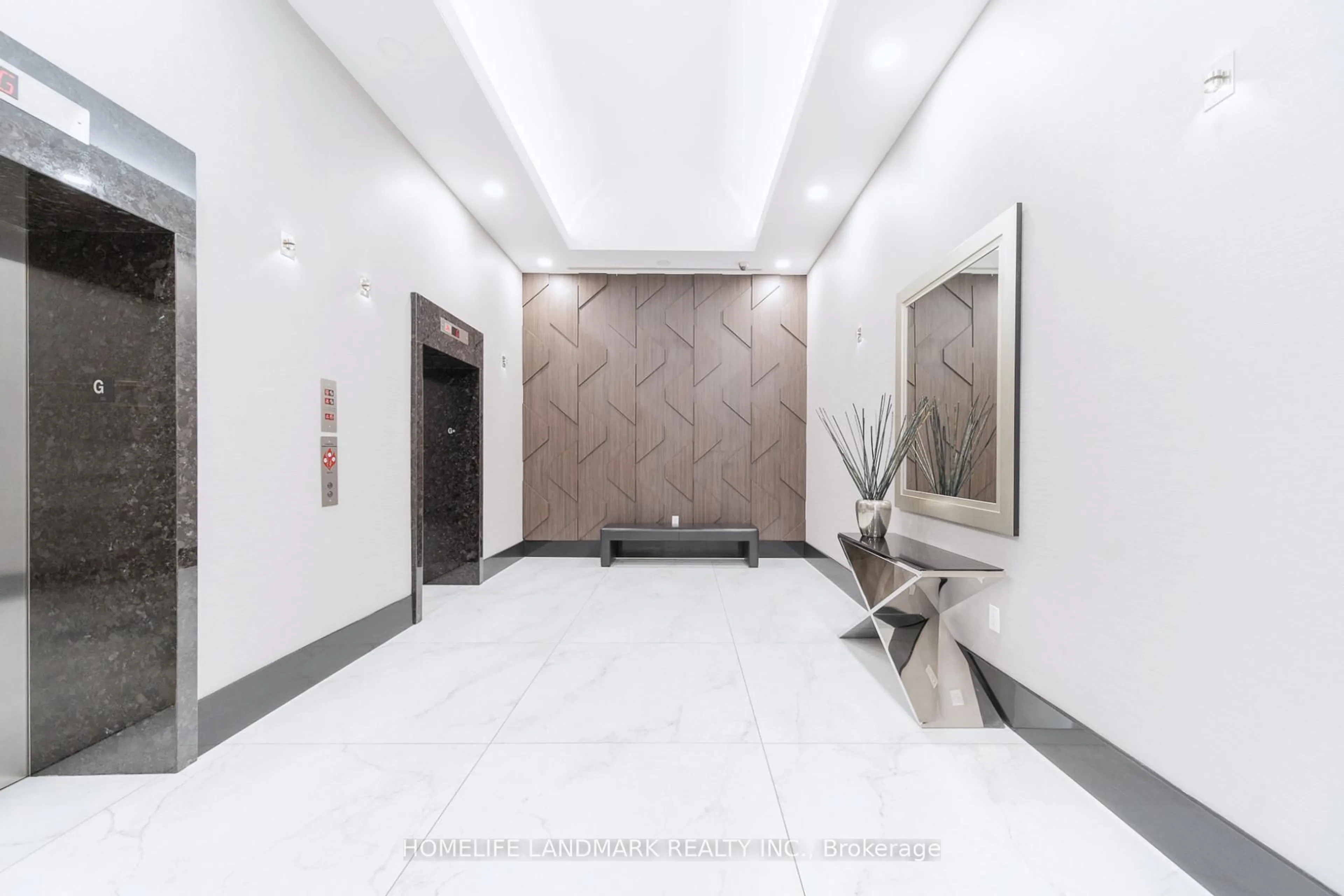 Indoor foyer for 21 Balmuto St #3301, Toronto Ontario M4Y 1W4