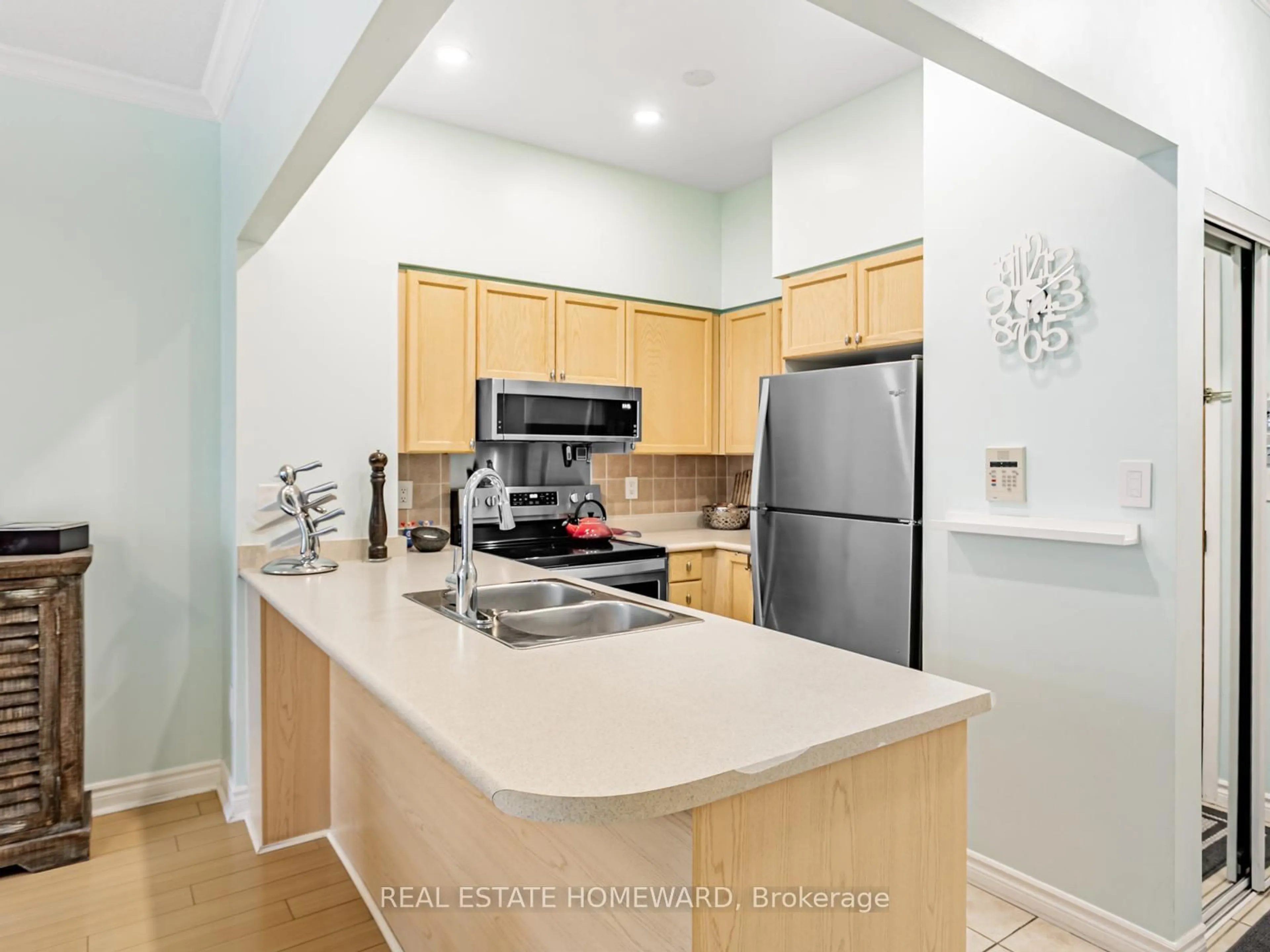 Standard kitchen, unknown for 195 Merton St #108, Toronto Ontario M4S 3H6