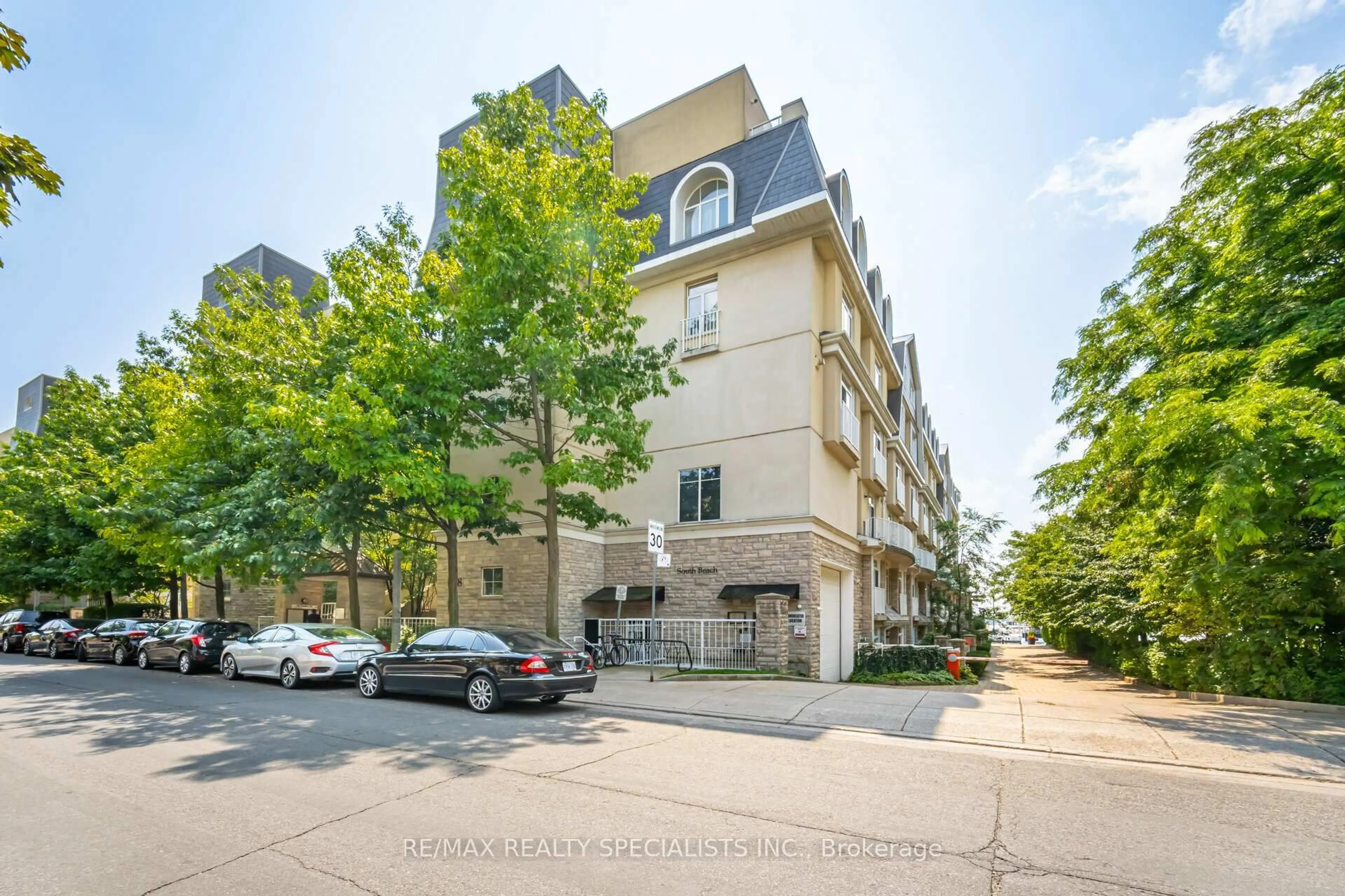 Patio, unknown for 38 Stadium Rd #662, Toronto Ontario M5V 3P4