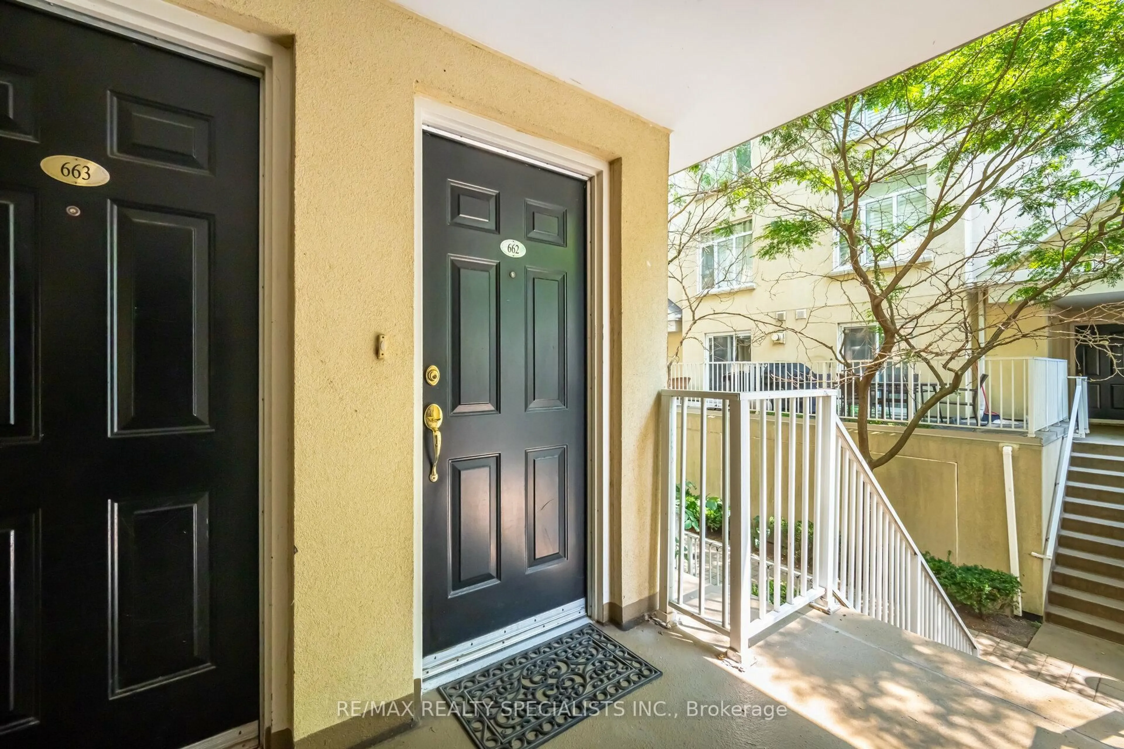 Indoor entryway for 38 Stadium Rd #662, Toronto Ontario M5V 3P4