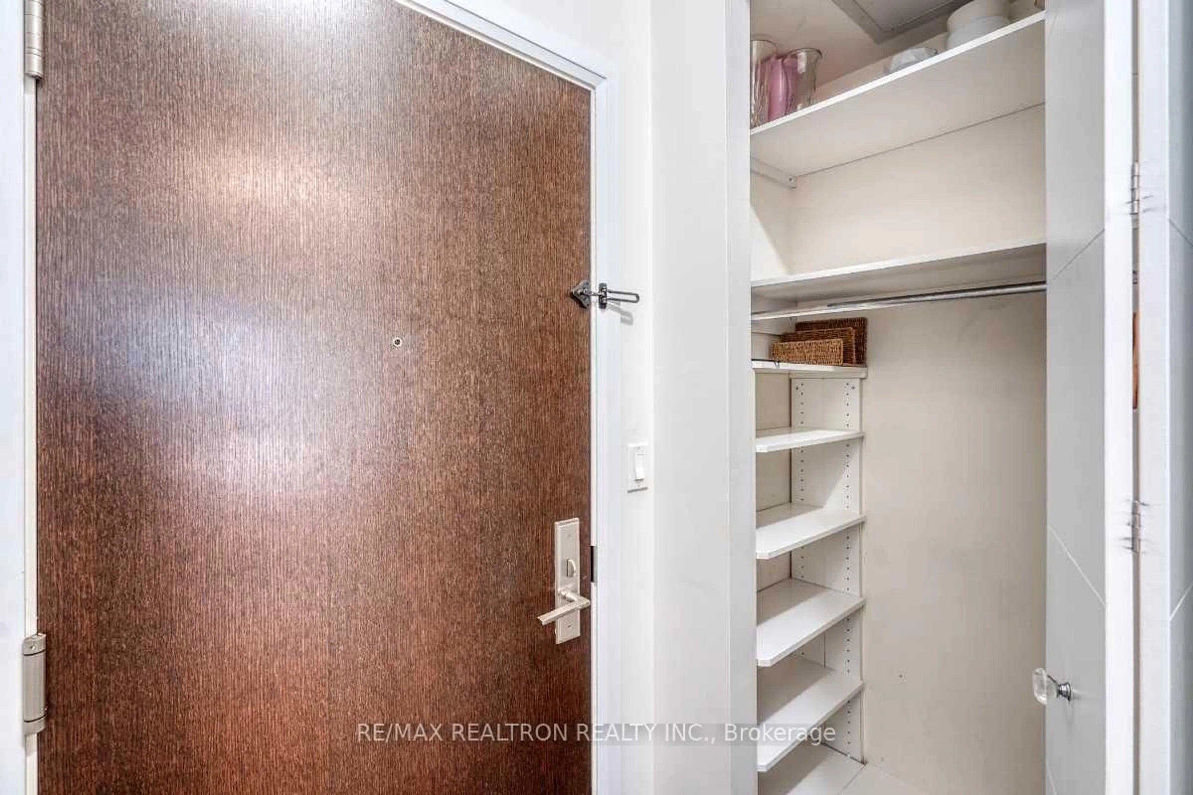 Storage room or clothes room or walk-in closet for 460 Adelaide St #951, Toronto Ontario M5A 1N6