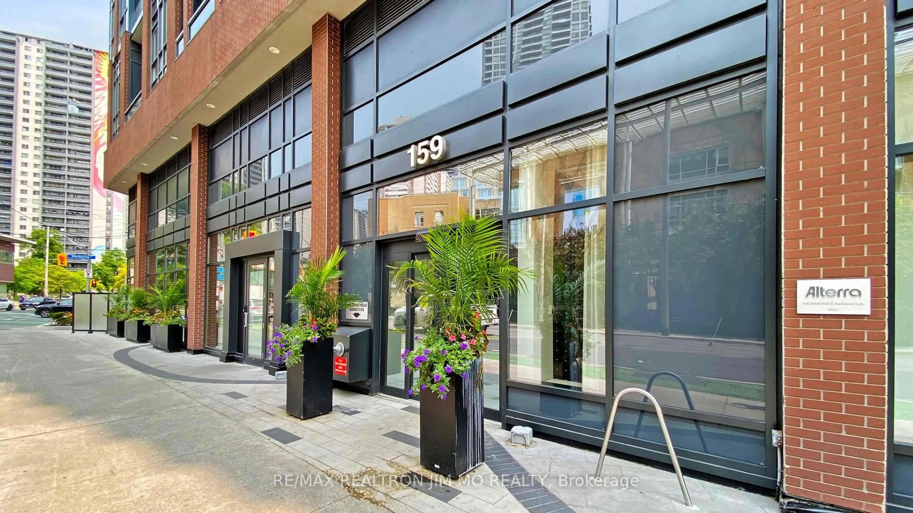 Unknown for 159 Wellesley St #401, Toronto Ontario M4Y 0H5
