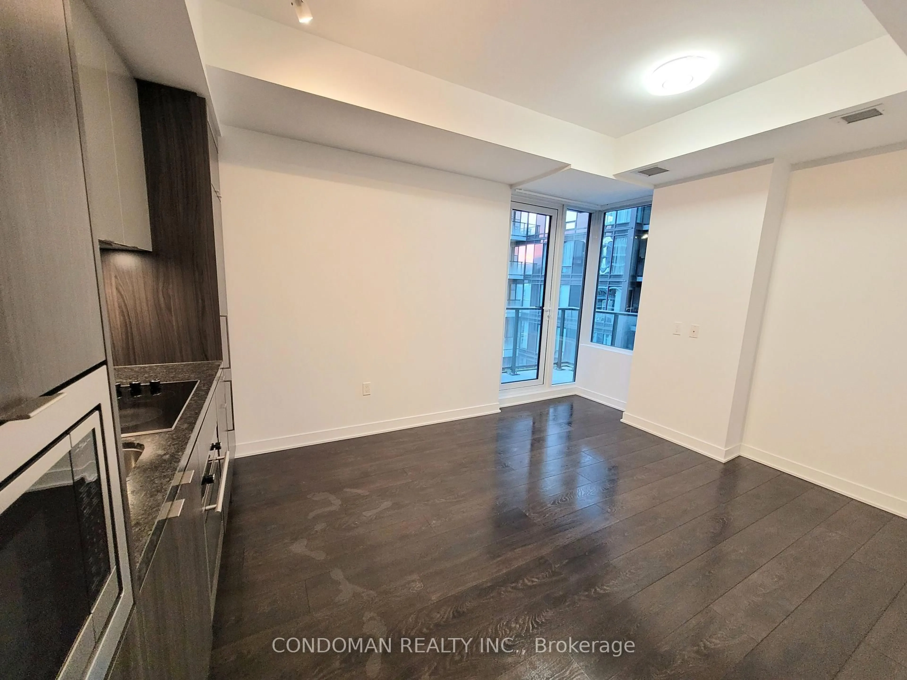 A pic of a room for 115 Blue Jays Way #3612, Toronto Ontario M5V 0N4