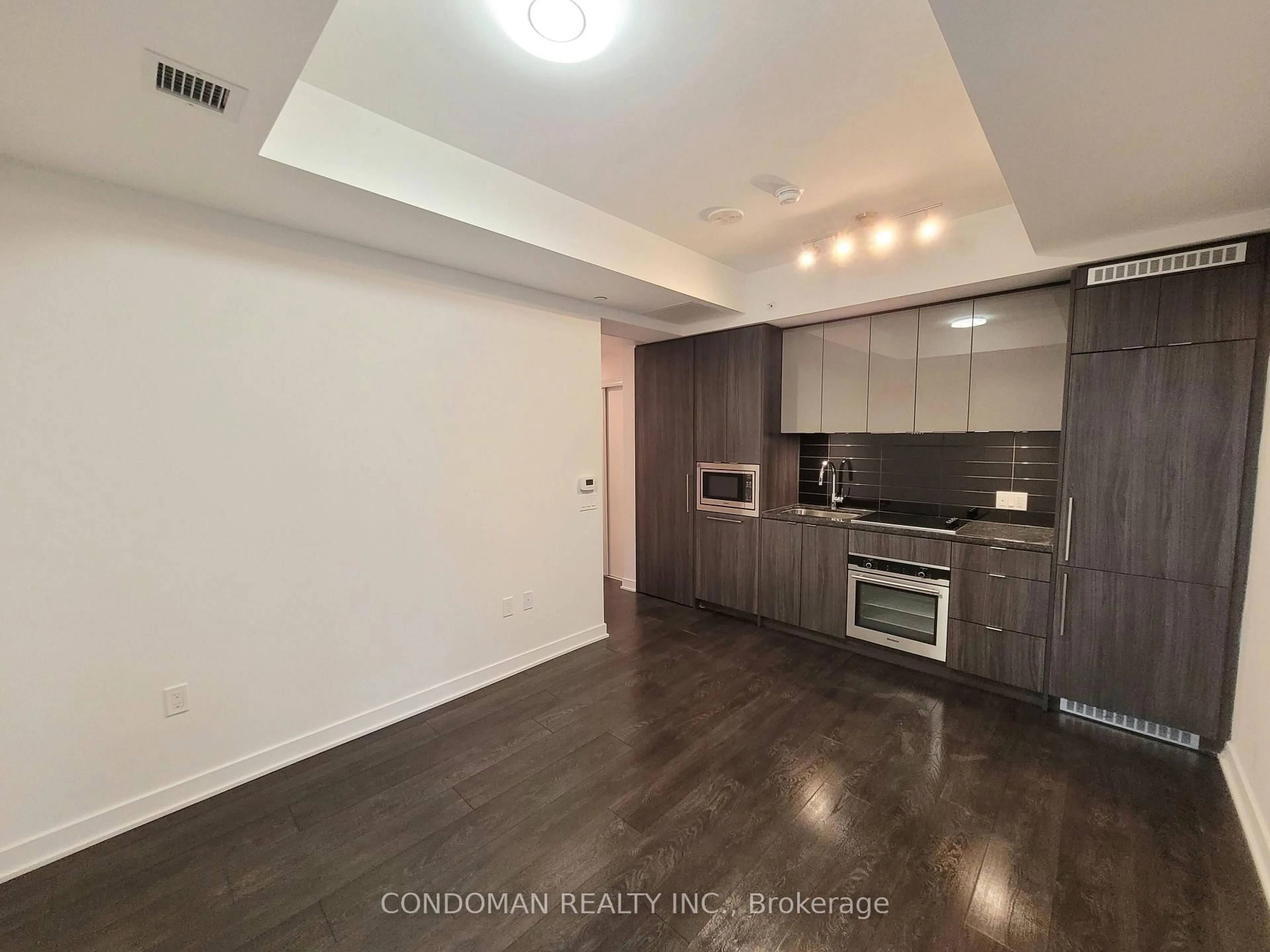 A pic of a room for 115 Blue Jays Way #3612, Toronto Ontario M5V 0N4
