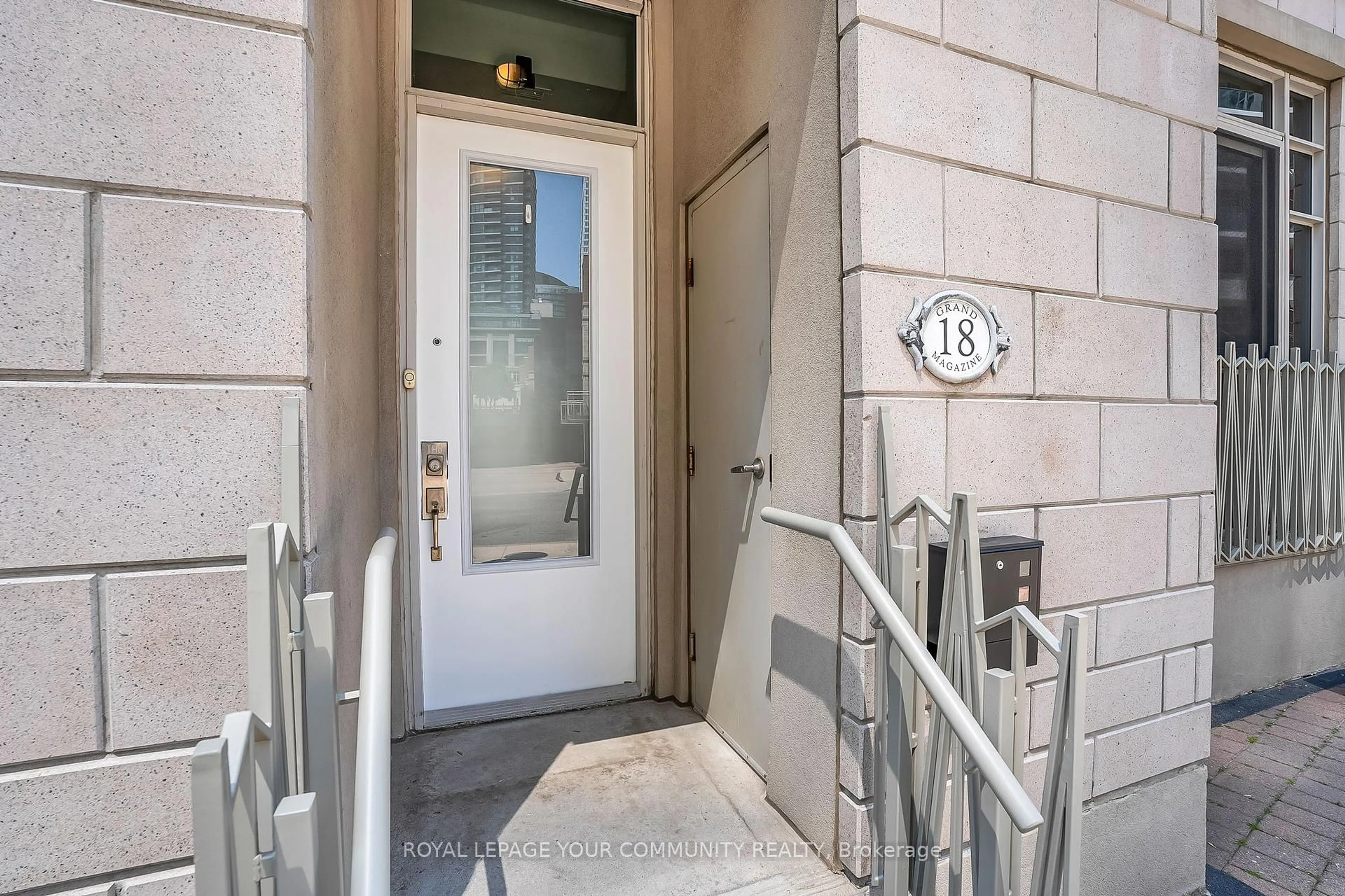 Unknown for 18 Grand Magazine St #Town House 8, Toronto Ontario M5V 1B4