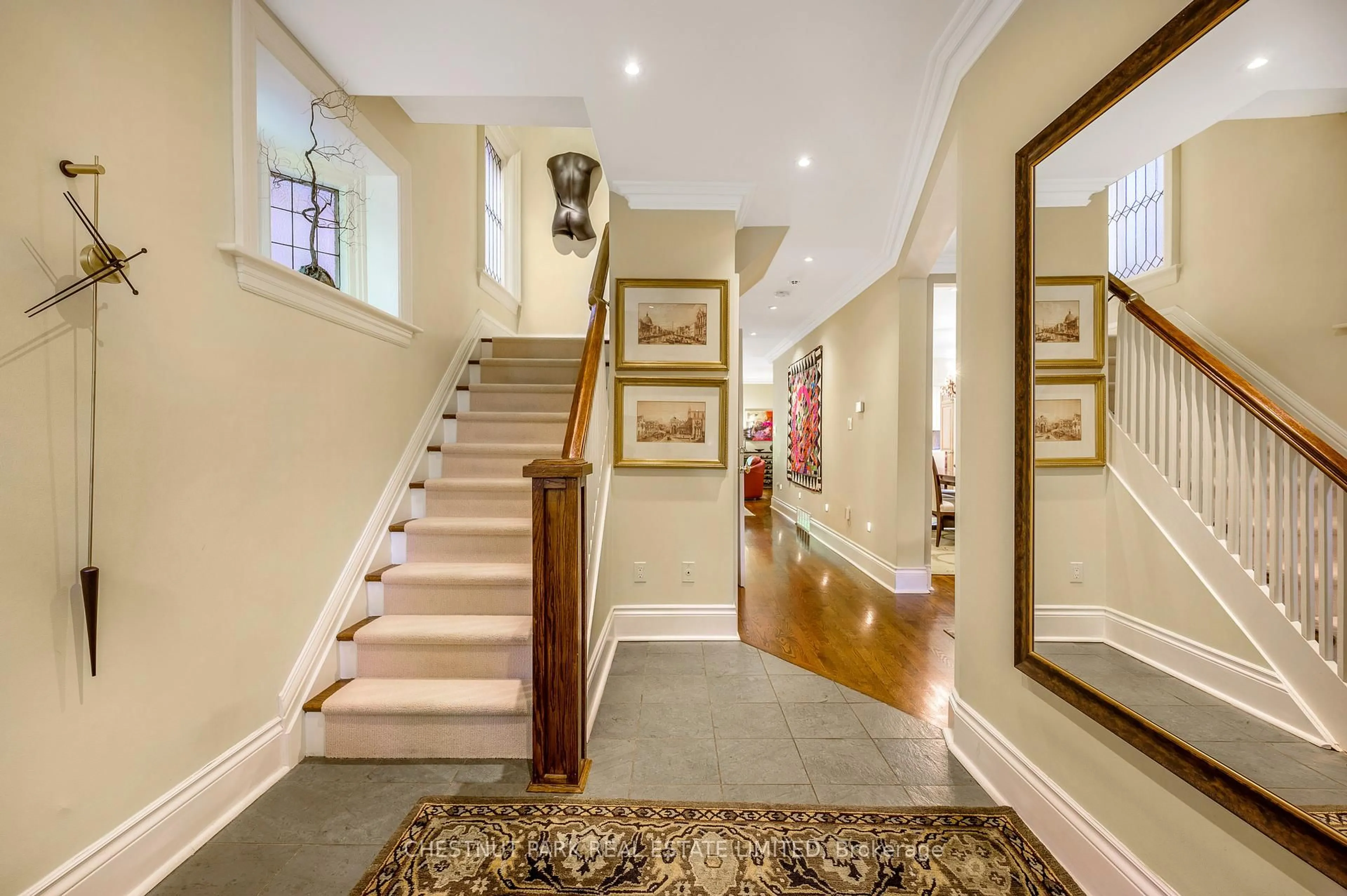 Indoor foyer for 78 Dale Ave, Toronto Ontario M4W 1K9