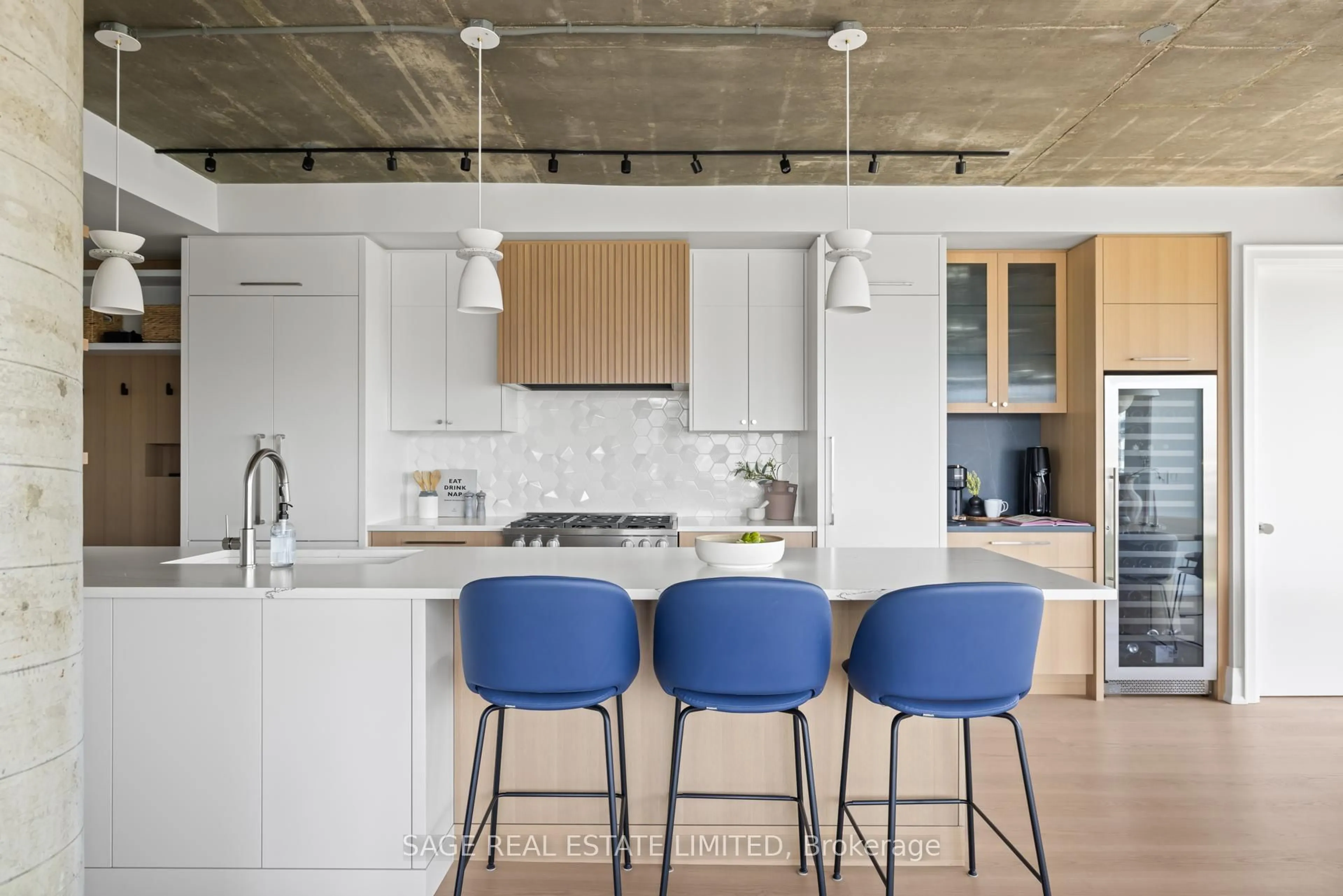 Contemporary kitchen, unknown for 1 Shaw St #912, Toronto Ontario M6K 0A1