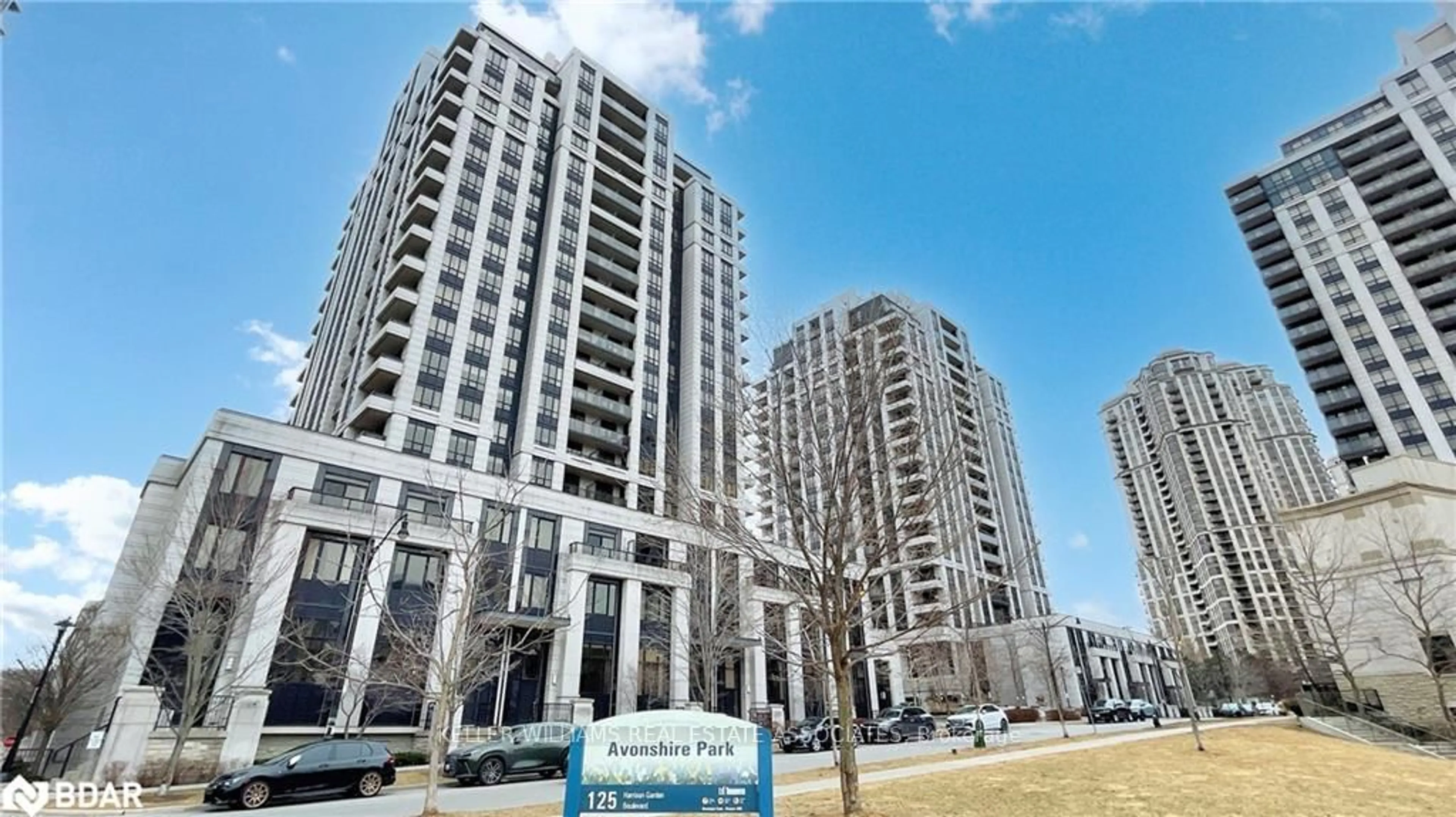 Indoor foyer for 100 Harrison Garden Blvd #GPH17, Toronto Ontario M2N 0C2