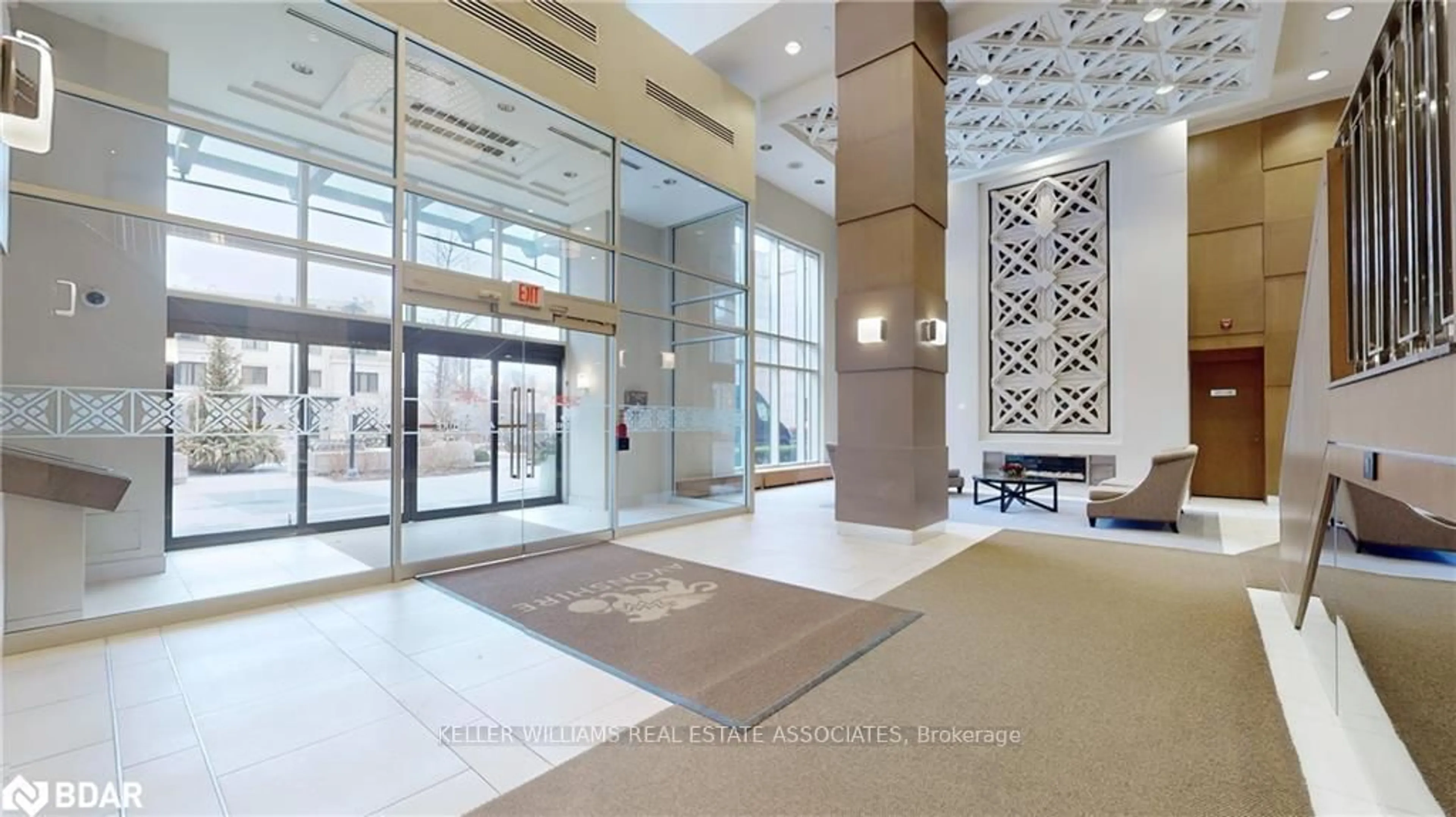 Indoor foyer for 100 Harrison Garden Blvd #GPH17, Toronto Ontario M2N 0C2