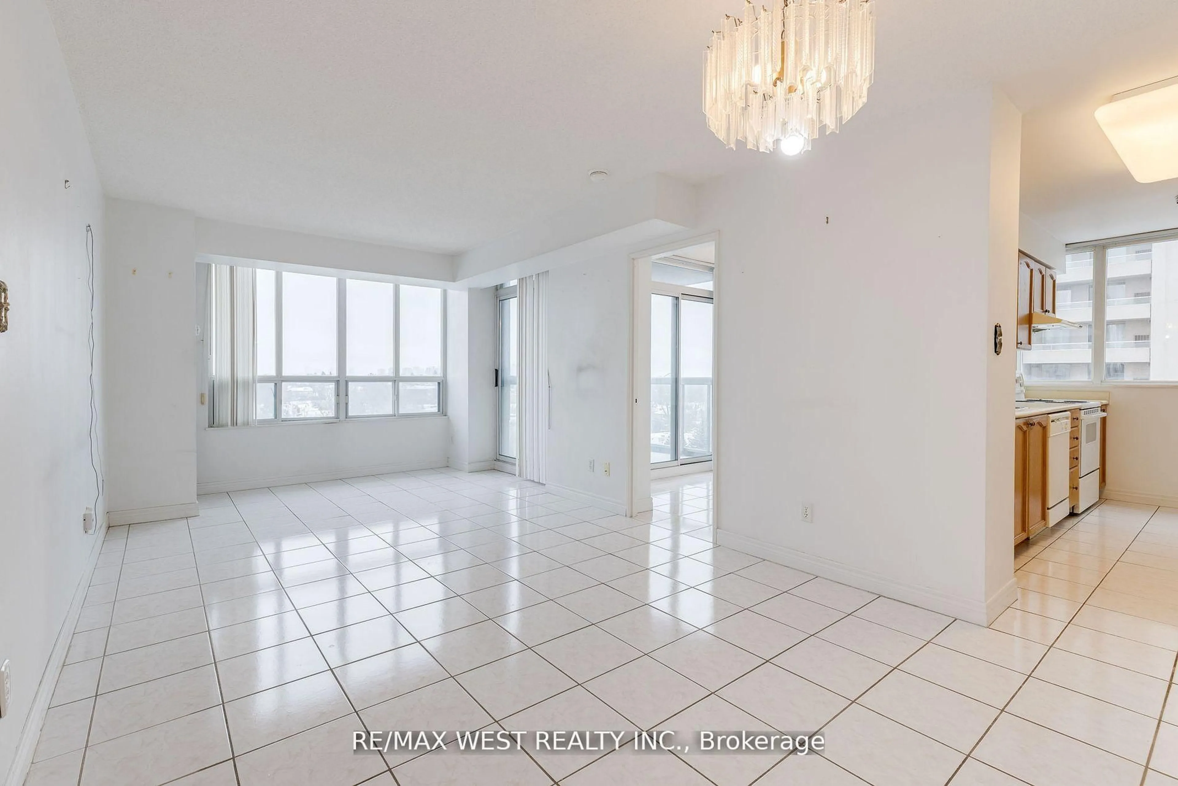 Indoor foyer for 28 Empress Ave #1011, Toronto Ontario M2N 3T3