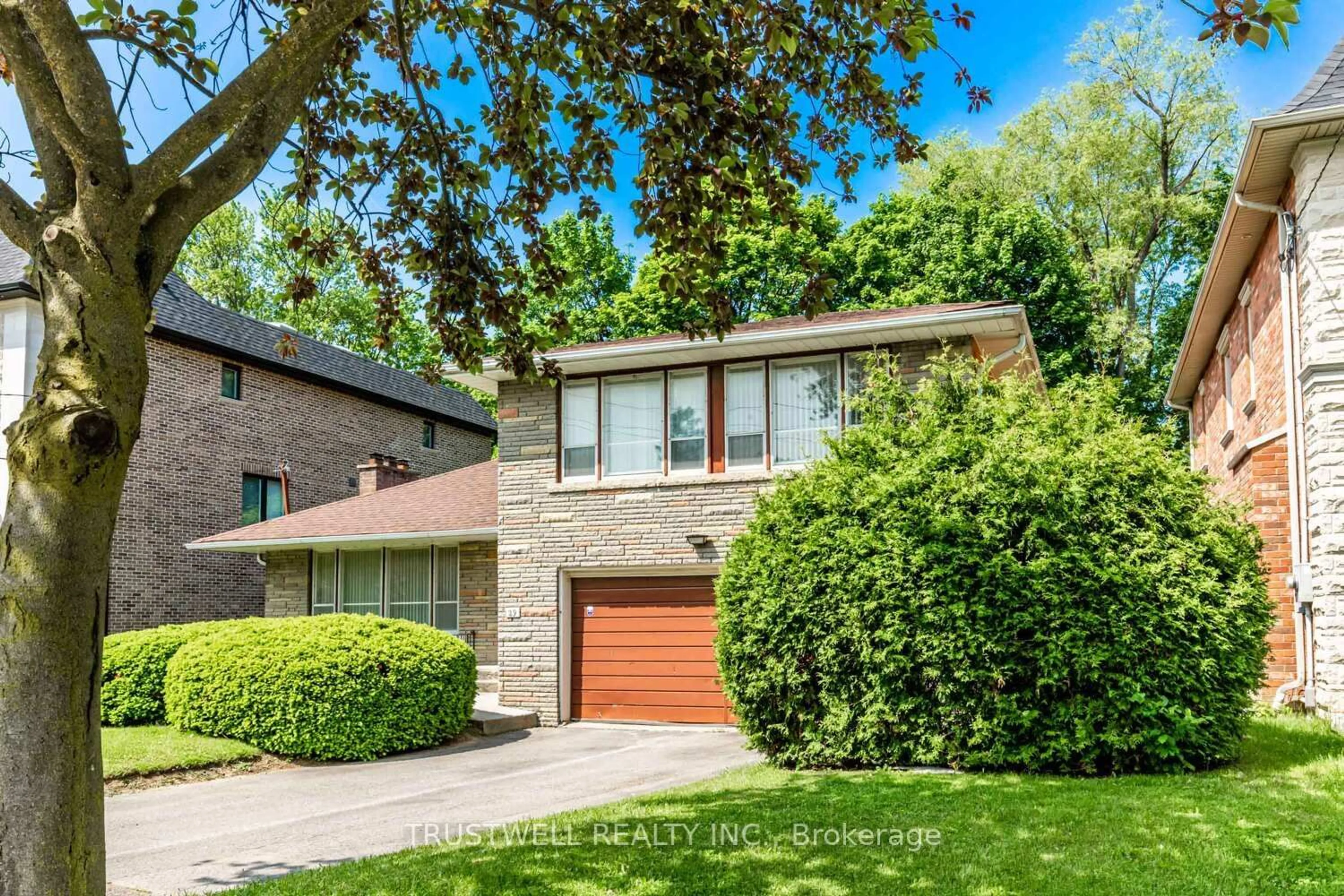 Home with brick exterior material, street for 29 Whittaker Cres, Toronto Ontario M2K 1K7