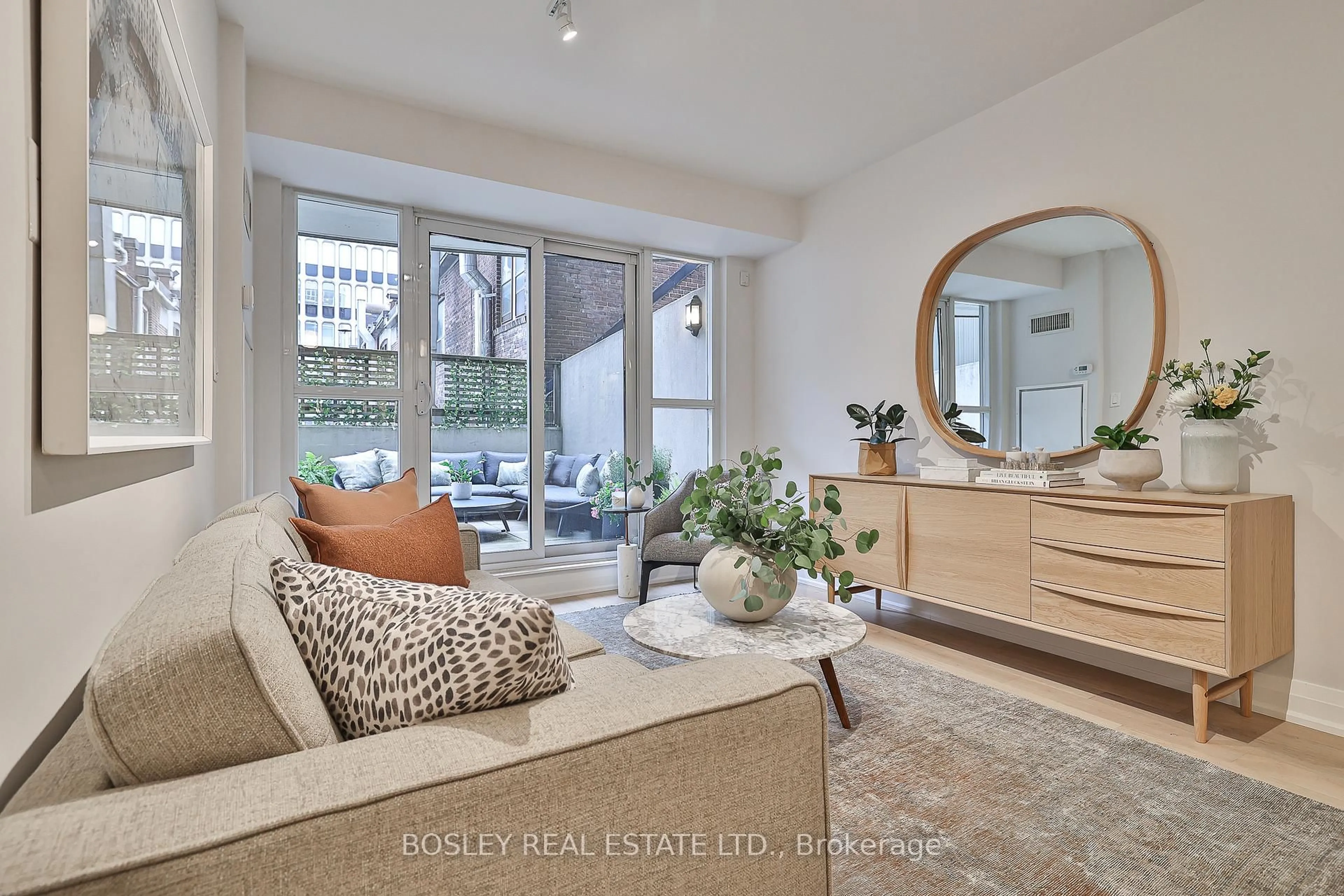 Living room with furniture, unknown for 1430 Yonge St #201, Toronto Ontario M5B 2M6