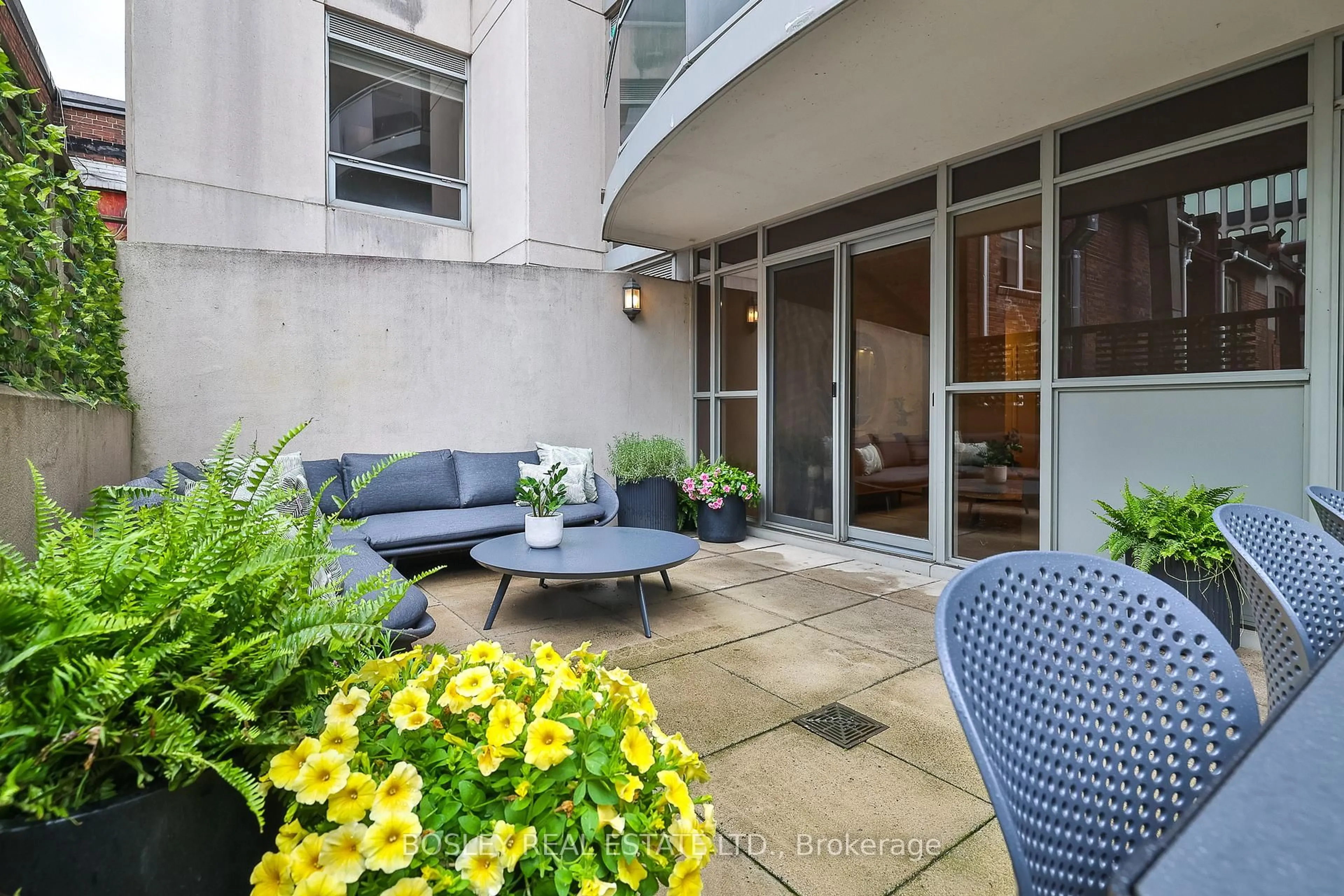 Patio, street for 1430 Yonge St #201, Toronto Ontario M5B 2M6