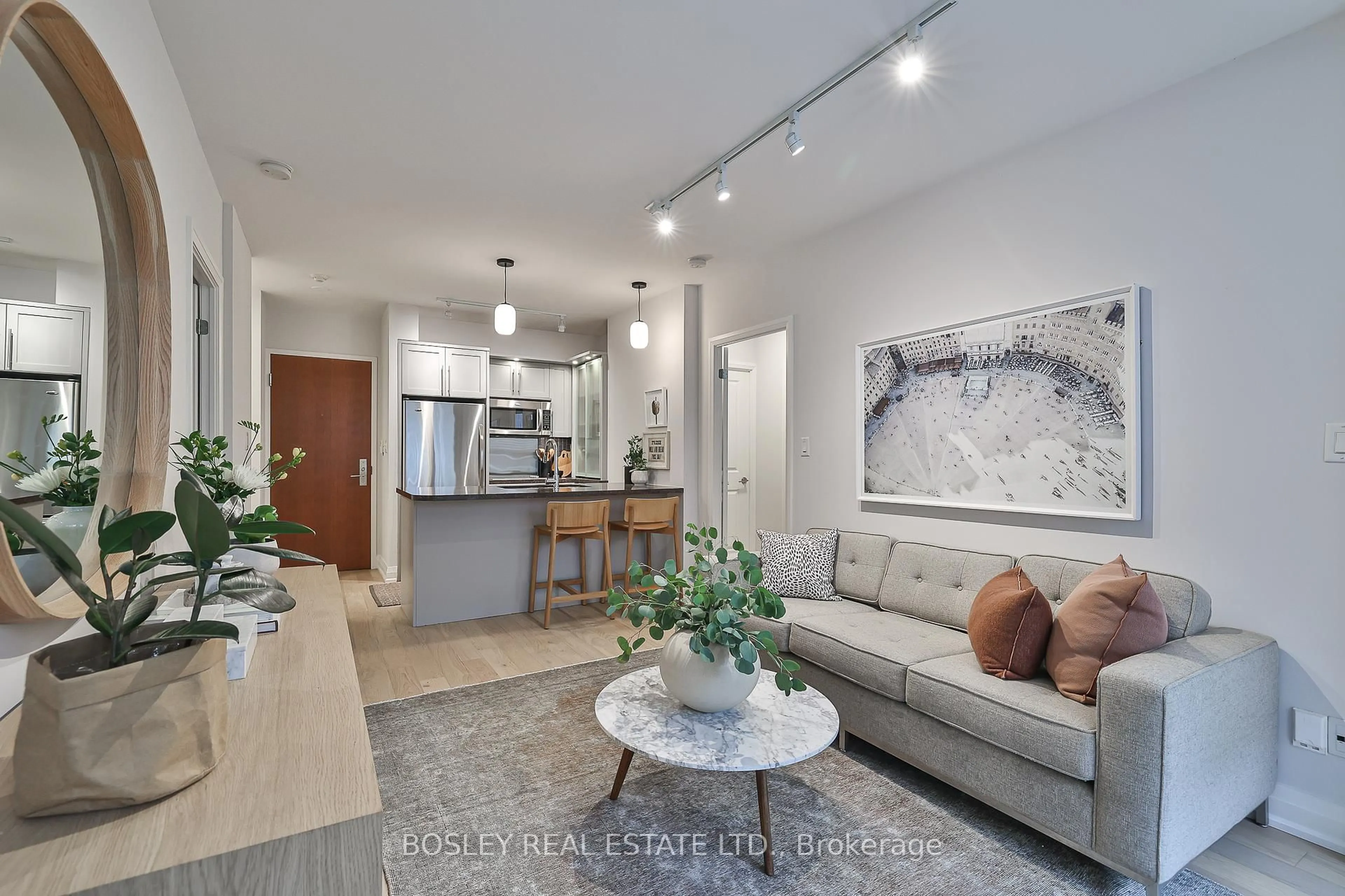 Living room with furniture, unknown for 1430 Yonge St #201, Toronto Ontario M5B 2M6